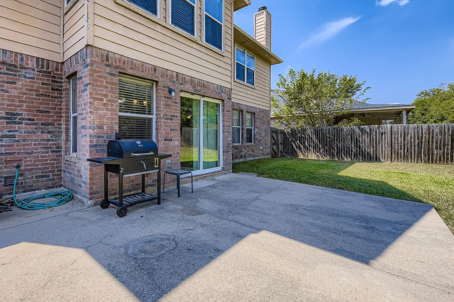 Single Family Residence For Sale in Tarrant County , 7107 Chambers Creek Lane, Arlington, Texas 76002, 4 Bedroom, 3 Bathroom, 2 Garage spaces, 3,261 Sqft, built in 2000, Preowned, mls#21226283, Real Estate Agent in Arlington, Homes For Sale in Tarrant county, Homes For Sale in Arlington, Realtor in Arlington Texas, Real Estate Brokerage Independent Realty Texas, Luminita Cordes Realtor