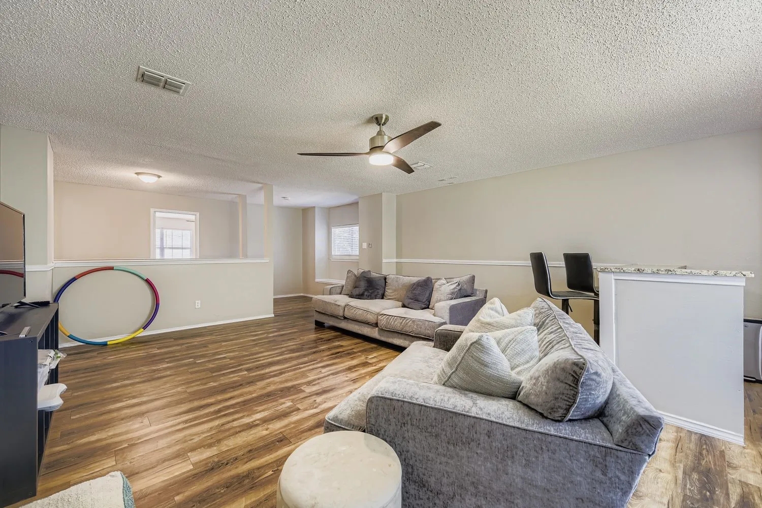 Single Family Residence For Sale in Tarrant County , 7107 Chambers Creek Lane, Arlington, Texas 76002, 4 Bedroom, 3 Bathroom, 2 Garage spaces, 3,261 Sqft, built in 2000, Preowned, mls#21226283, Real Estate Agent in Arlington, Homes For Sale in Tarrant county, Homes For Sale in Arlington, Realtor in Arlington Texas, Real Estate Brokerage Independent Realty Texas, Luminita Cordes Realtor