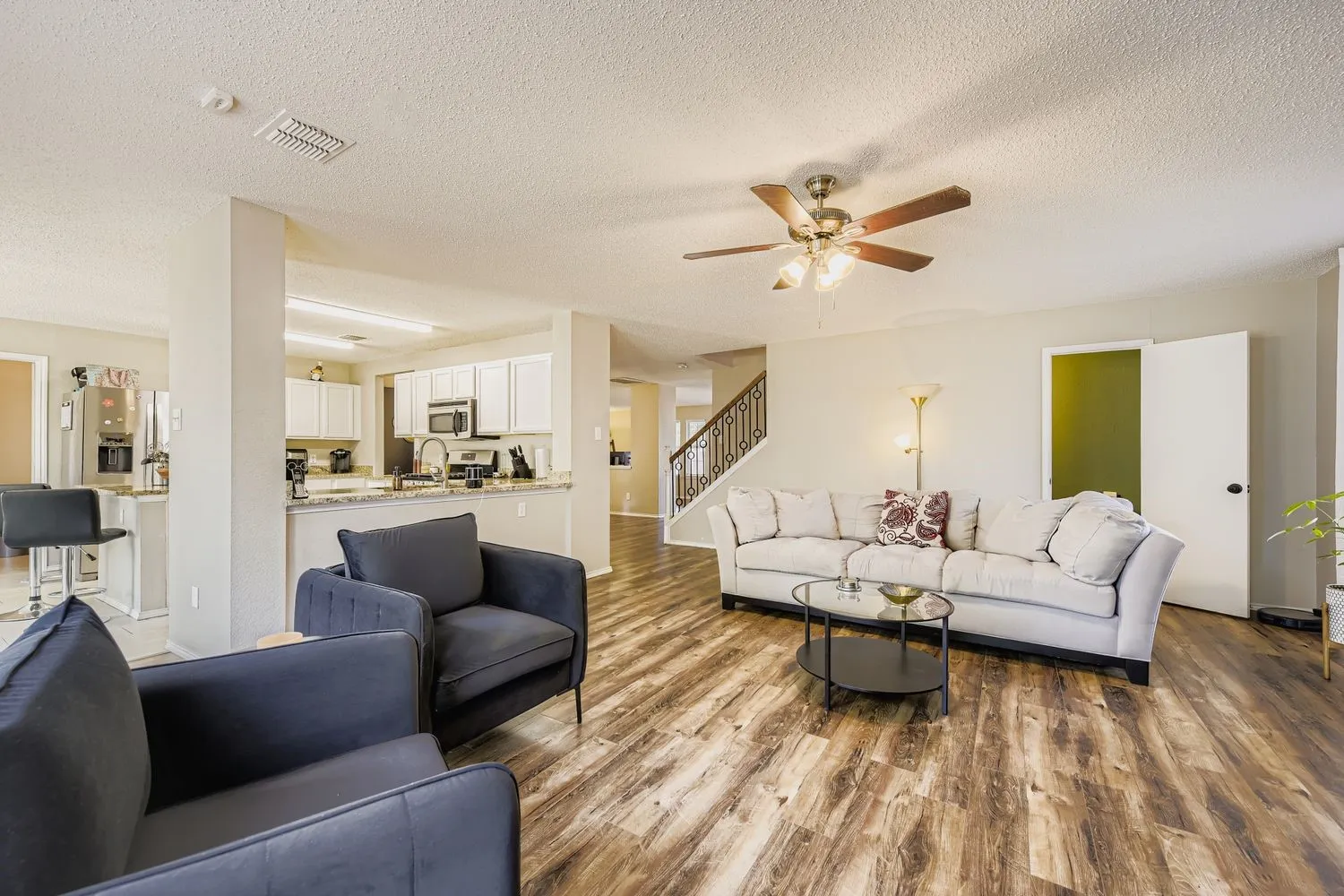 Single Family Residence For Sale in Tarrant County , 7107 Chambers Creek Lane, Arlington, Texas 76002, 4 Bedroom, 3 Bathroom, 2 Garage spaces, 3,261 Sqft, built in 2000, Preowned, mls#21226283, Real Estate Agent in Arlington, Homes For Sale in Tarrant county, Homes For Sale in Arlington, Realtor in Arlington Texas, Real Estate Brokerage Independent Realty Texas, Luminita Cordes Realtor