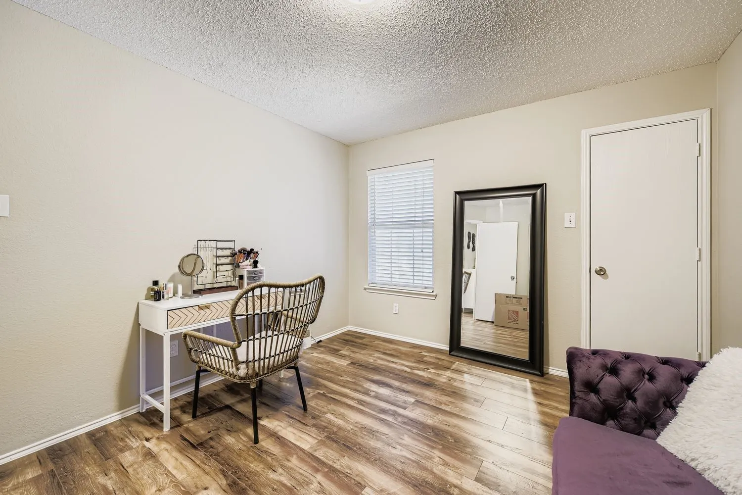 Single Family Residence For Sale in Tarrant County , 7107 Chambers Creek Lane, Arlington, Texas 76002, 4 Bedroom, 3 Bathroom, 2 Garage spaces, 3,261 Sqft, built in 2000, Preowned, mls#21226283, Real Estate Agent in Arlington, Homes For Sale in Tarrant county, Homes For Sale in Arlington, Realtor in Arlington Texas, Real Estate Brokerage Independent Realty Texas, Luminita Cordes Realtor
