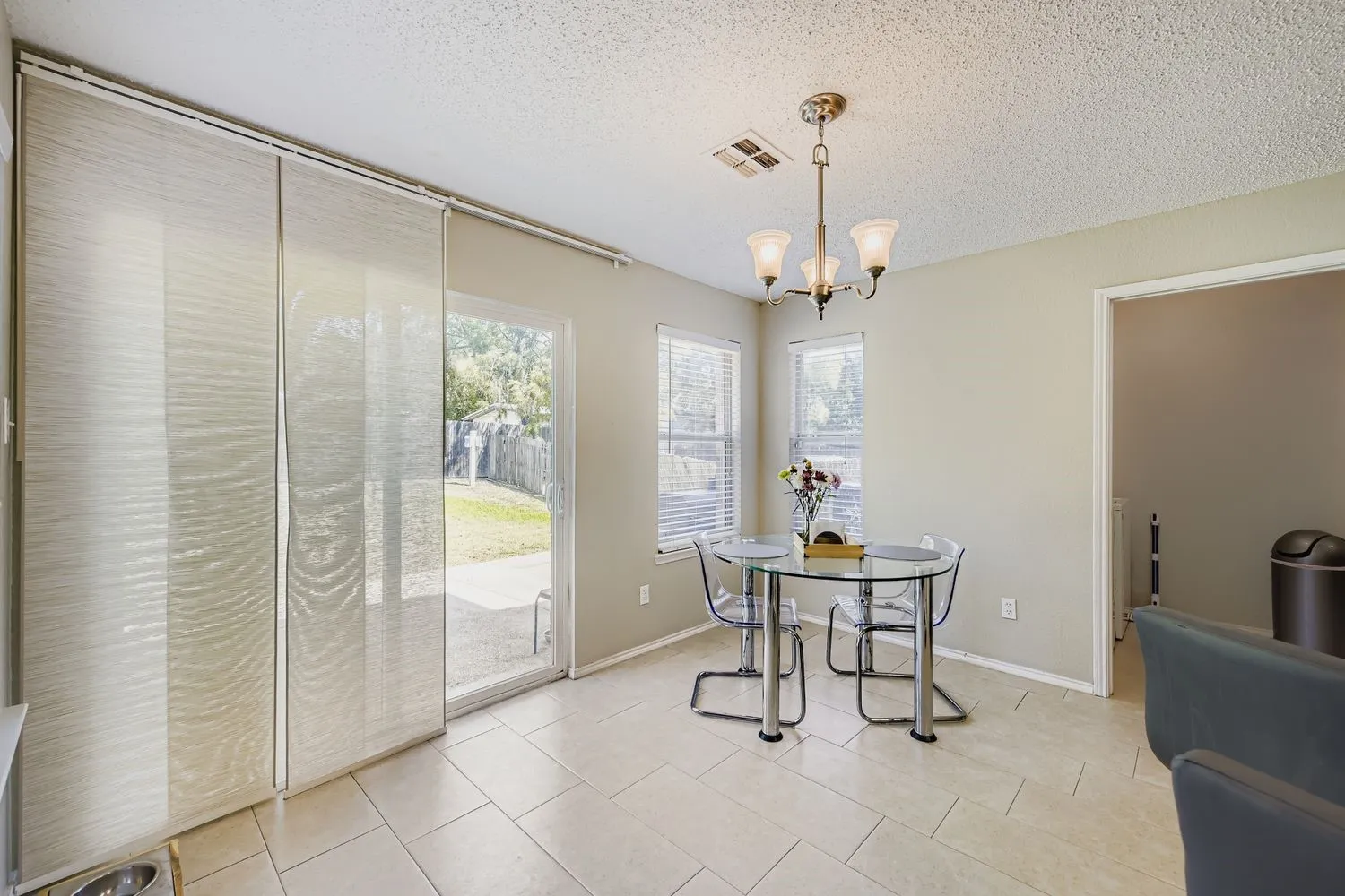 Single Family Residence For Sale in Tarrant County , 7107 Chambers Creek Lane, Arlington, Texas 76002, 4 Bedroom, 3 Bathroom, 2 Garage spaces, 3,261 Sqft, built in 2000, Preowned, mls#21226283, Real Estate Agent in Arlington, Homes For Sale in Tarrant county, Homes For Sale in Arlington, Realtor in Arlington Texas, Real Estate Brokerage Independent Realty Texas, Luminita Cordes Realtor