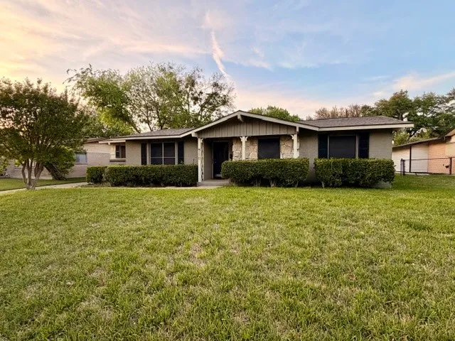Single Family Residence For Rent in Dallas County , 710 Silverstone Drive, Richardson, Texas 75080, 3 Bedroom, 2 Bathroom, 2 Garage spaces, 1,352 Sqft, built in 1961, Preowned, mls#21226315, Real Estate Agent in Richardson, Homes For Rent in Dallas county, Homes For Rent in Richardson, Realtor in Richardson Texas, Real Estate Brokerage Independent Realty Texas, Luminita Cordes Realtor