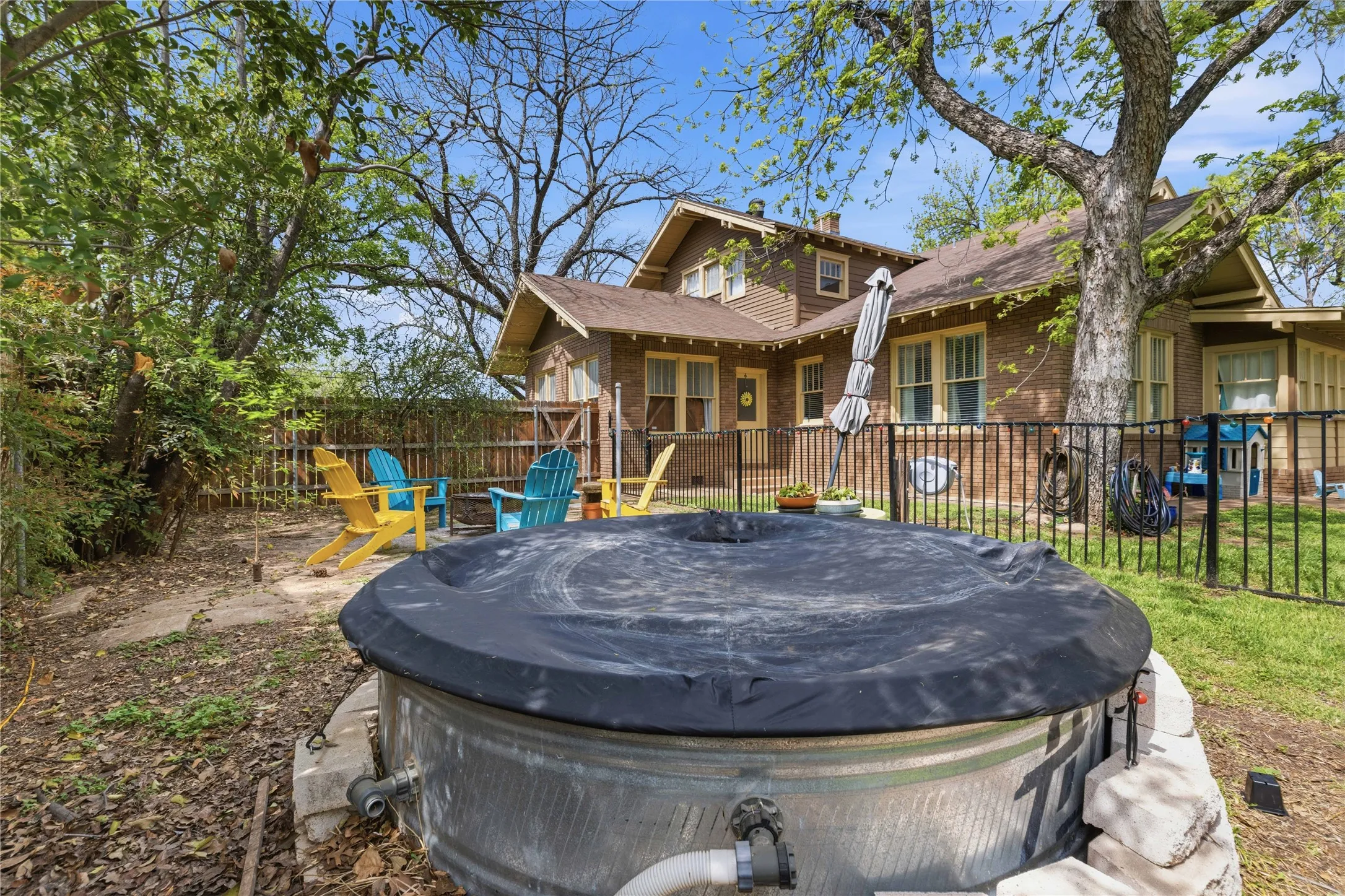 Single Family Residence For Sale in Brown County , 1700 Austin Avenue, Brownwood, Texas 76801, 4 Bedroom, 3 Bathroom, Garage spaces, 2,975 Sqft, built in 1914, Preowned, mls#21226237, Real Estate Agent in Brownwood, Homes For Sale in Brown county, Homes For Sale in Brownwood, Realtor in Brownwood Texas, Real Estate Brokerage Independent Realty Texas, Luminita Cordes Realtor
