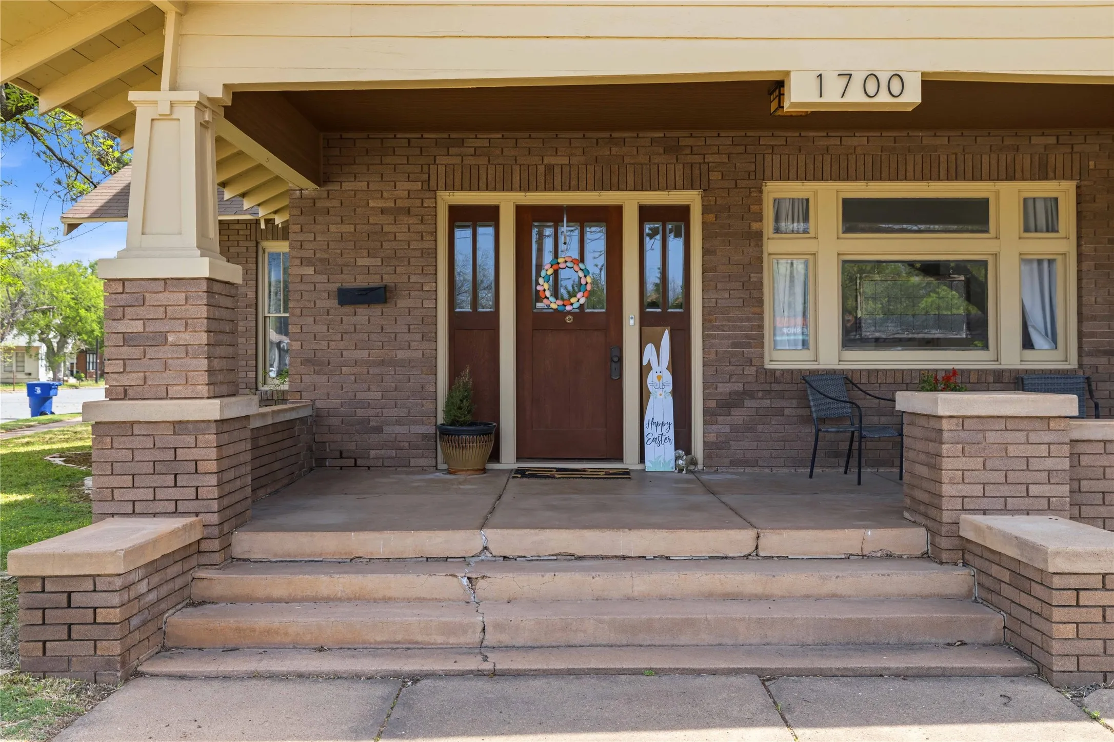 Single Family Residence For Sale in Brown County , 1700 Austin Avenue, Brownwood, Texas 76801, 4 Bedroom, 3 Bathroom, Garage spaces, 2,975 Sqft, built in 1914, Preowned, mls#21226237, Real Estate Agent in Brownwood, Homes For Sale in Brown county, Homes For Sale in Brownwood, Realtor in Brownwood Texas, Real Estate Brokerage Independent Realty Texas, Luminita Cordes Realtor