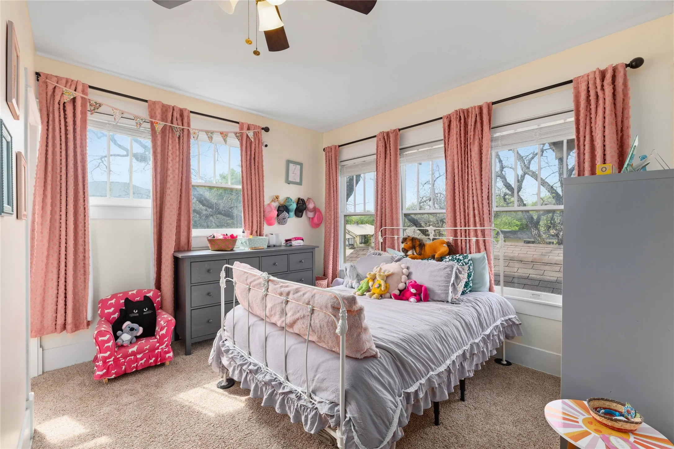 Single Family Residence For Sale in Brown County , 1700 Austin Avenue, Brownwood, Texas 76801, 4 Bedroom, 3 Bathroom, Garage spaces, 2,975 Sqft, built in 1914, Preowned, mls#21226237, Real Estate Agent in Brownwood, Homes For Sale in Brown county, Homes For Sale in Brownwood, Realtor in Brownwood Texas, Real Estate Brokerage Independent Realty Texas, Luminita Cordes Realtor
