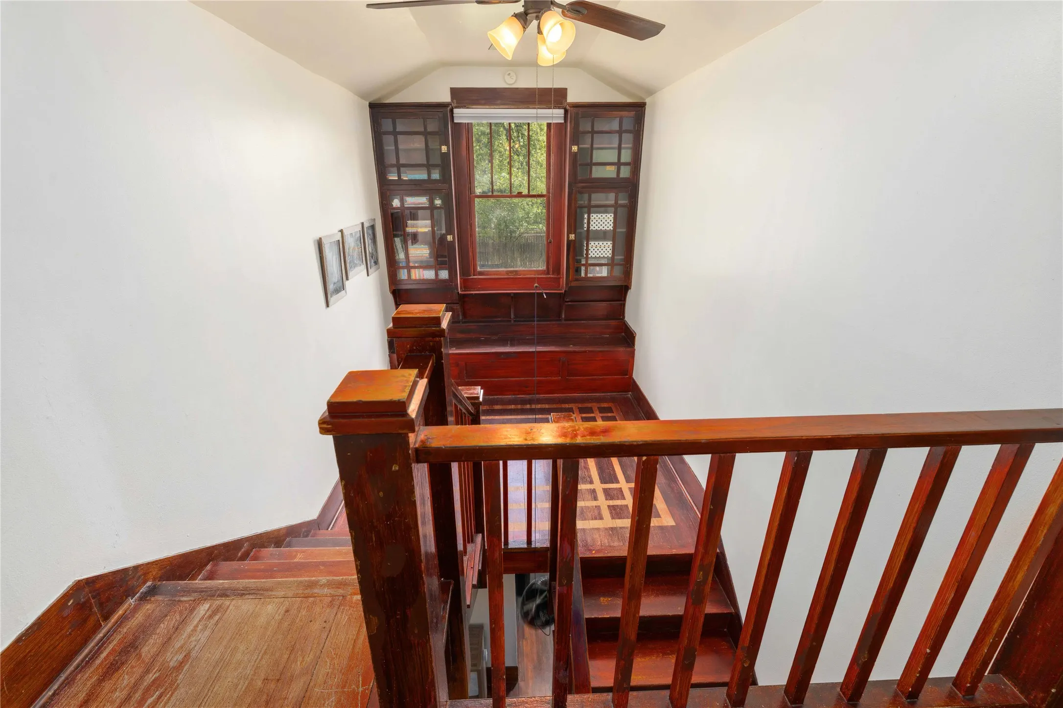 Single Family Residence For Sale in Brown County , 1700 Austin Avenue, Brownwood, Texas 76801, 4 Bedroom, 3 Bathroom, Garage spaces, 2,975 Sqft, built in 1914, Preowned, mls#21226237, Real Estate Agent in Brownwood, Homes For Sale in Brown county, Homes For Sale in Brownwood, Realtor in Brownwood Texas, Real Estate Brokerage Independent Realty Texas, Luminita Cordes Realtor