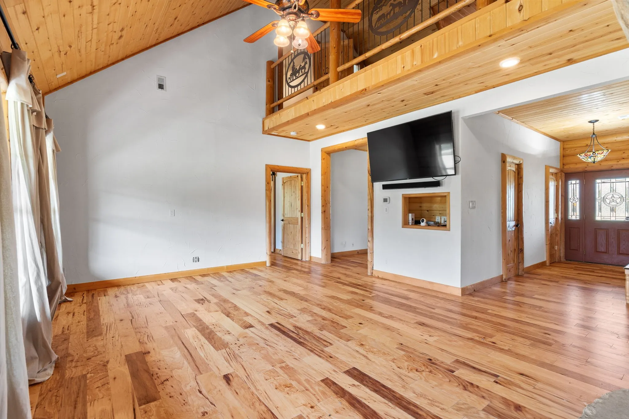 Single Family Residence For Sale in Grayson County , 7516 Fm 121, Van Alstyne, Texas 75495, 3 Bedroom, 3 Bathroom, 2 Garage spaces, 2,340 Sqft, built in 2007, mls#21206221, Real Estate Agent in Van Alstyne, Homes For Sale in Grayson county, Homes For Sale in Van Alstyne, Realtor in Van Alstyne Texas, Real Estate Brokerage Independent Realty Texas, Luminita Cordes Realtor
