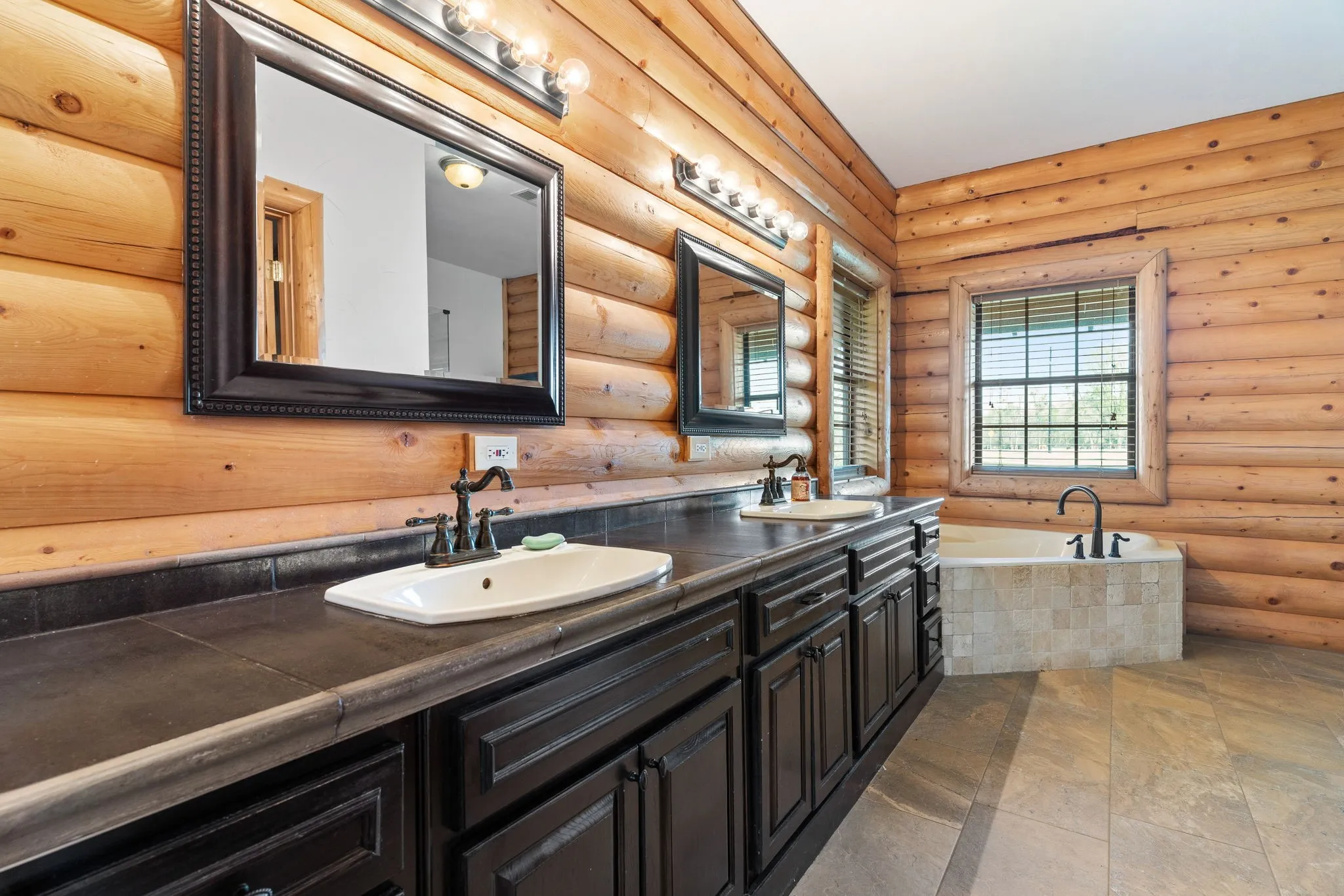 Single Family Residence For Sale in Grayson County , 7516 Fm 121, Van Alstyne, Texas 75495, 3 Bedroom, 3 Bathroom, 2 Garage spaces, 2,340 Sqft, built in 2007, mls#21206221, Real Estate Agent in Van Alstyne, Homes For Sale in Grayson county, Homes For Sale in Van Alstyne, Realtor in Van Alstyne Texas, Real Estate Brokerage Independent Realty Texas, Luminita Cordes Realtor