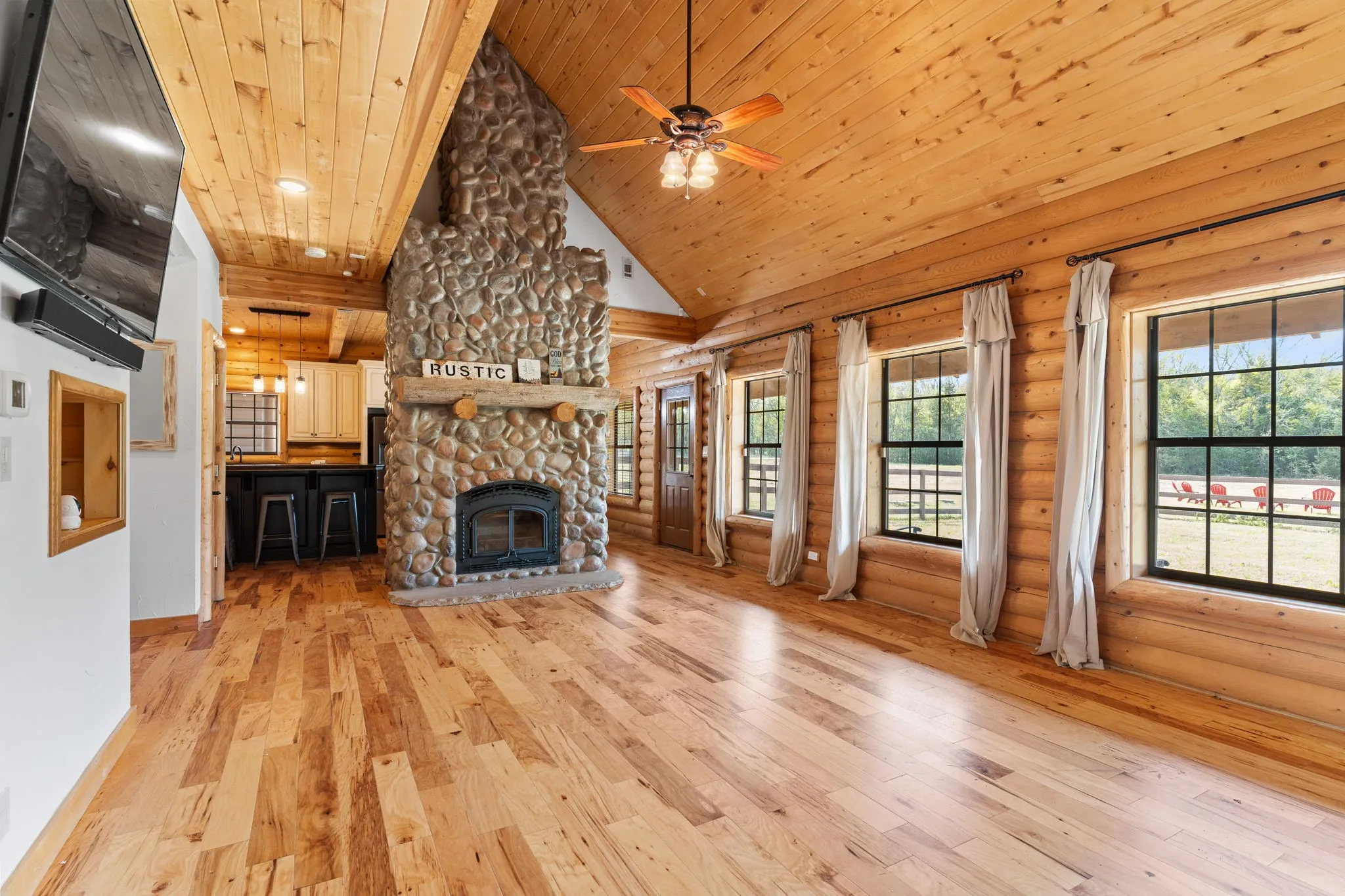 Single Family Residence For Sale in Grayson County , 7516 Fm 121, Van Alstyne, Texas 75495, 3 Bedroom, 3 Bathroom, 2 Garage spaces, 2,340 Sqft, built in 2007, mls#21206221, Real Estate Agent in Van Alstyne, Homes For Sale in Grayson county, Homes For Sale in Van Alstyne, Realtor in Van Alstyne Texas, Real Estate Brokerage Independent Realty Texas, Luminita Cordes Realtor