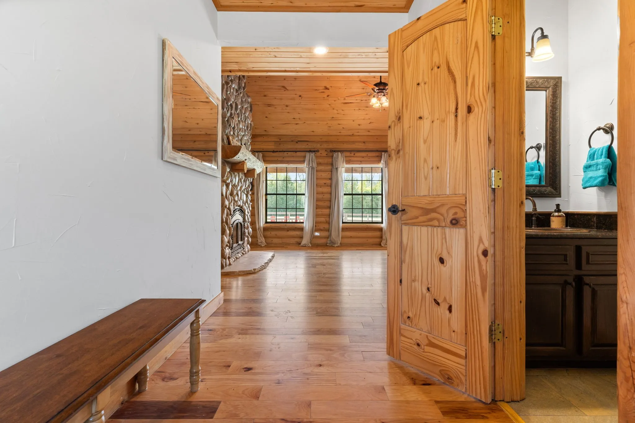 Single Family Residence For Sale in Grayson County , 7516 Fm 121, Van Alstyne, Texas 75495, 3 Bedroom, 3 Bathroom, 2 Garage spaces, 2,340 Sqft, built in 2007, mls#21206221, Real Estate Agent in Van Alstyne, Homes For Sale in Grayson county, Homes For Sale in Van Alstyne, Realtor in Van Alstyne Texas, Real Estate Brokerage Independent Realty Texas, Luminita Cordes Realtor