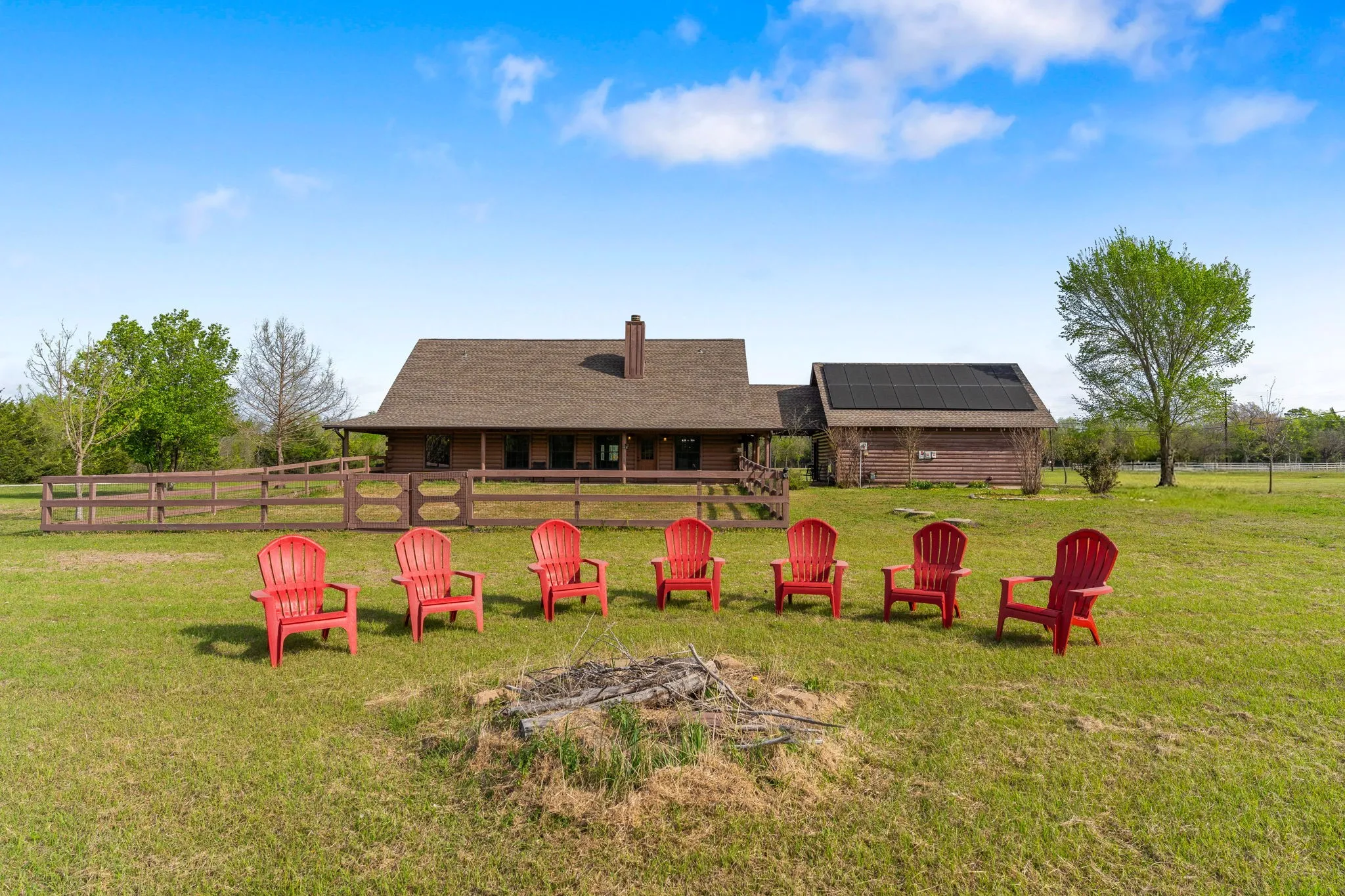 Single Family Residence For Sale in Grayson County , 7516 Fm 121, Van Alstyne, Texas 75495, 3 Bedroom, 3 Bathroom, 2 Garage spaces, 2,340 Sqft, built in 2007, mls#21206221, Real Estate Agent in Van Alstyne, Homes For Sale in Grayson county, Homes For Sale in Van Alstyne, Realtor in Van Alstyne Texas, Real Estate Brokerage Independent Realty Texas, Luminita Cordes Realtor