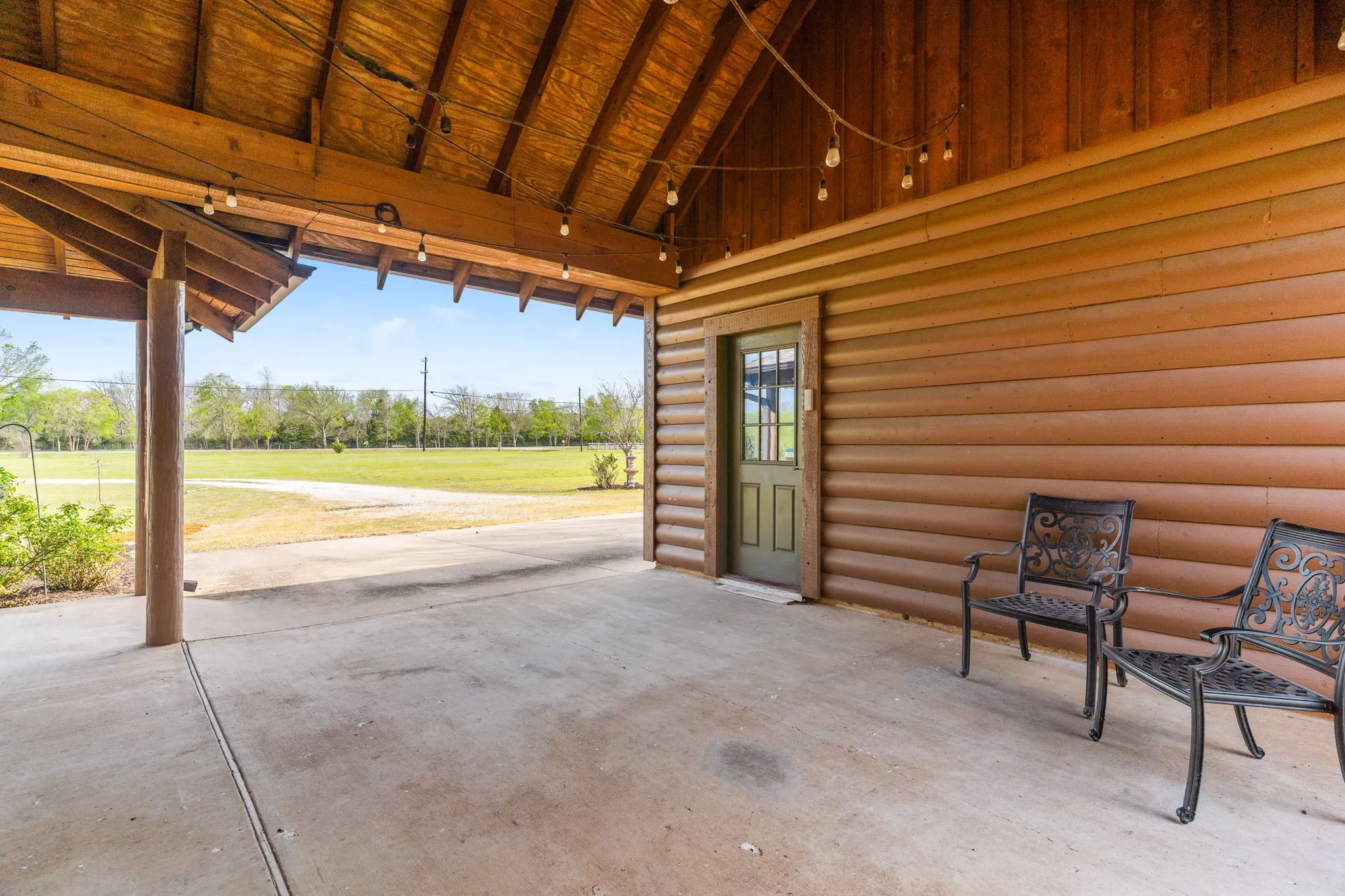 Single Family Residence For Sale in Grayson County , 7516 Fm 121, Van Alstyne, Texas 75495, 3 Bedroom, 3 Bathroom, 2 Garage spaces, 2,340 Sqft, built in 2007, mls#21206221, Real Estate Agent in Van Alstyne, Homes For Sale in Grayson county, Homes For Sale in Van Alstyne, Realtor in Van Alstyne Texas, Real Estate Brokerage Independent Realty Texas, Luminita Cordes Realtor