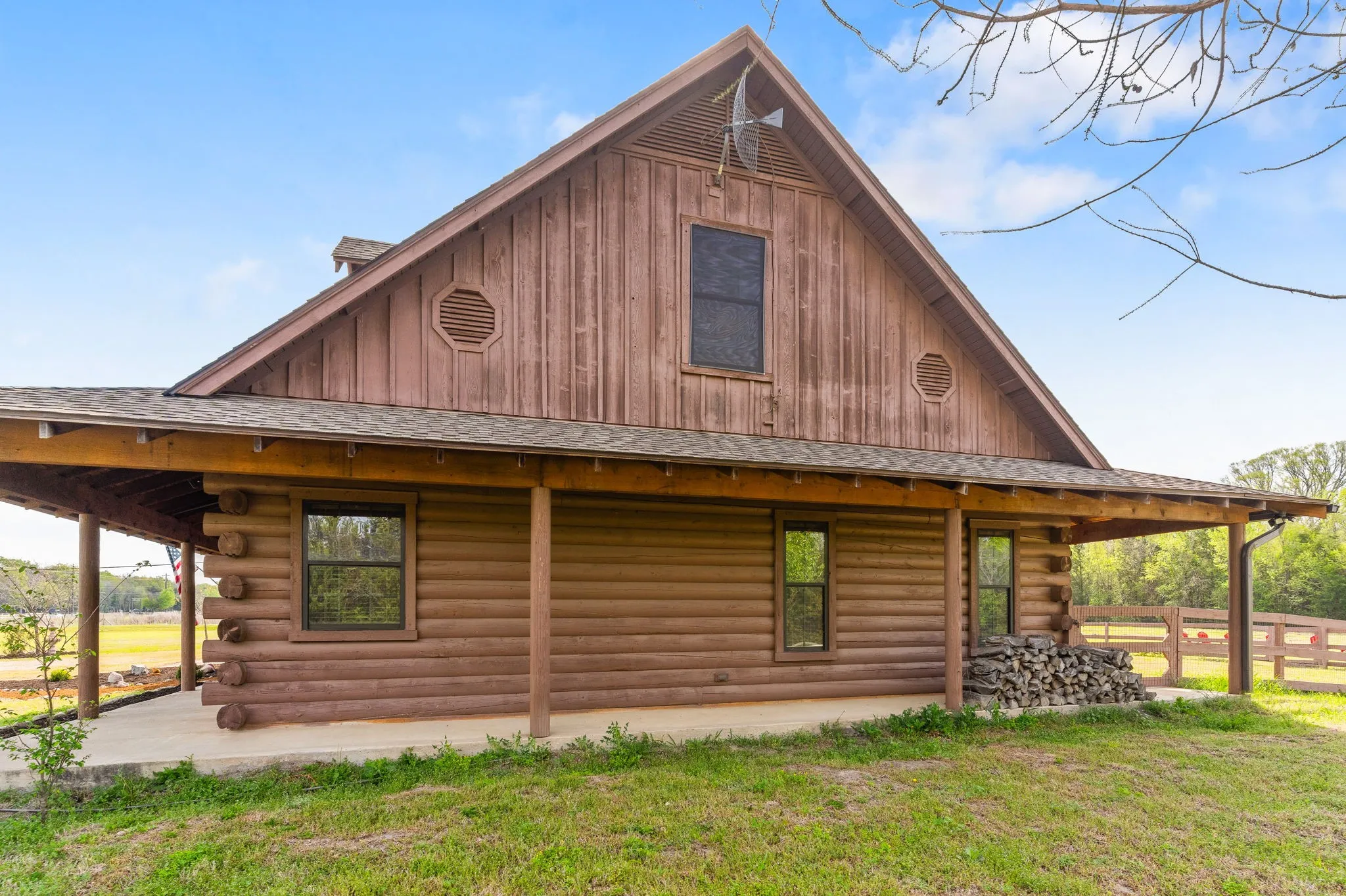Single Family Residence For Sale in Grayson County , 7516 Fm 121, Van Alstyne, Texas 75495, 3 Bedroom, 3 Bathroom, 2 Garage spaces, 2,340 Sqft, built in 2007, mls#21206221, Real Estate Agent in Van Alstyne, Homes For Sale in Grayson county, Homes For Sale in Van Alstyne, Realtor in Van Alstyne Texas, Real Estate Brokerage Independent Realty Texas, Luminita Cordes Realtor