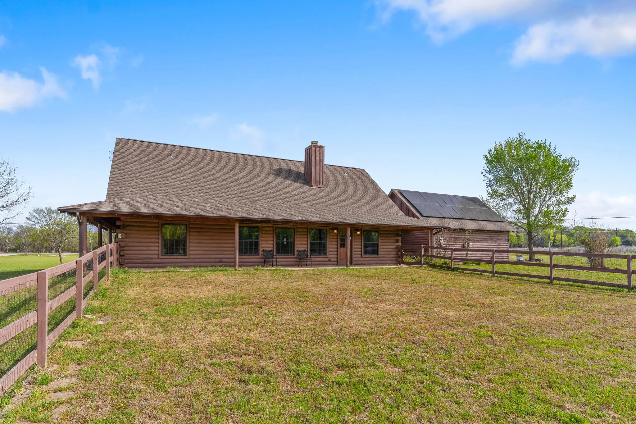 Single Family Residence For Sale in Grayson County , 7516 Fm 121, Van Alstyne, Texas 75495, 3 Bedroom, 3 Bathroom, 2 Garage spaces, 2,340 Sqft, built in 2007, mls#21206221, Real Estate Agent in Van Alstyne, Homes For Sale in Grayson county, Homes For Sale in Van Alstyne, Realtor in Van Alstyne Texas, Real Estate Brokerage Independent Realty Texas, Luminita Cordes Realtor