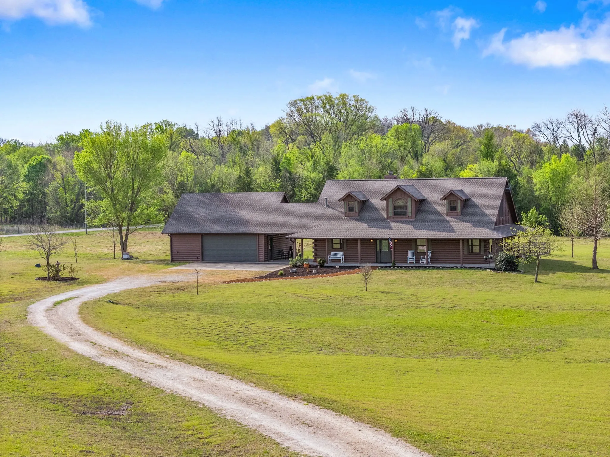 Single Family Residence For Sale in Grayson County , 7516 Fm 121, Van Alstyne, Texas 75495, 3 Bedroom, 3 Bathroom, 2 Garage spaces, 2,340 Sqft, built in 2007, mls#21206221, Real Estate Agent in Van Alstyne, Homes For Sale in Grayson county, Homes For Sale in Van Alstyne, Realtor in Van Alstyne Texas, Real Estate Brokerage Independent Realty Texas, Luminita Cordes Realtor
