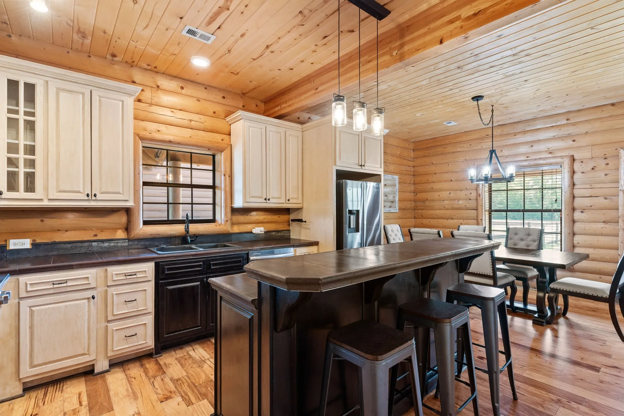 Single Family Residence For Sale in Grayson County , 7516 Fm 121, Van Alstyne, Texas 75495, 3 Bedroom, 3 Bathroom, 2 Garage spaces, 2,340 Sqft, built in 2007, mls#21206221, Real Estate Agent in Van Alstyne, Homes For Sale in Grayson county, Homes For Sale in Van Alstyne, Realtor in Van Alstyne Texas, Real Estate Brokerage Independent Realty Texas, Luminita Cordes Realtor