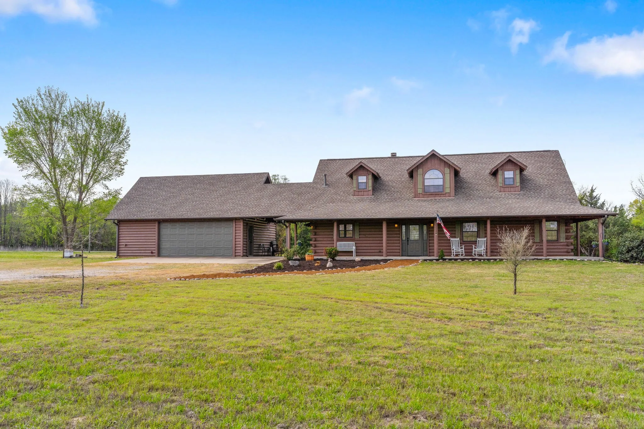 Single Family Residence For Sale in Grayson County , 7516 Fm 121, Van Alstyne, Texas 75495, 3 Bedroom, 3 Bathroom, 2 Garage spaces, 2,340 Sqft, built in 2007, mls#21206221, Real Estate Agent in Van Alstyne, Homes For Sale in Grayson county, Homes For Sale in Van Alstyne, Realtor in Van Alstyne Texas, Real Estate Brokerage Independent Realty Texas, Luminita Cordes Realtor