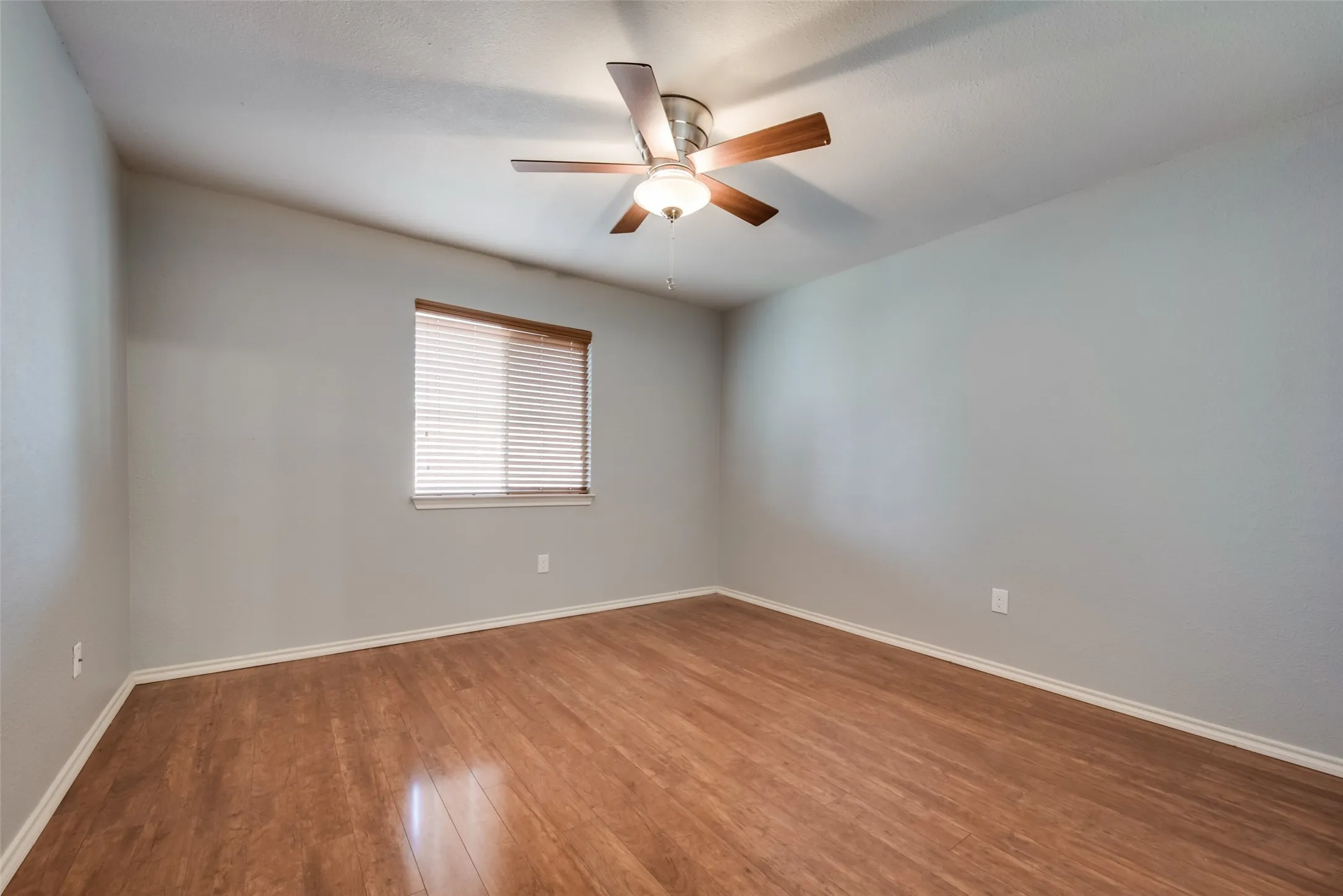 Single Family Residence For Sale in Denton County , 2007 Firewater Place, Lewisville, Texas 75067, 4 Bedroom, 3 Bathroom, 2 Garage spaces, 2,439 Sqft, built in 1991, mls#21225062, Real Estate Agent in Lewisville, Homes For Sale in Denton county, Homes For Sale in Lewisville, Realtor in Lewisville Texas, Real Estate Brokerage Independent Realty Texas, Luminita Cordes Realtor
