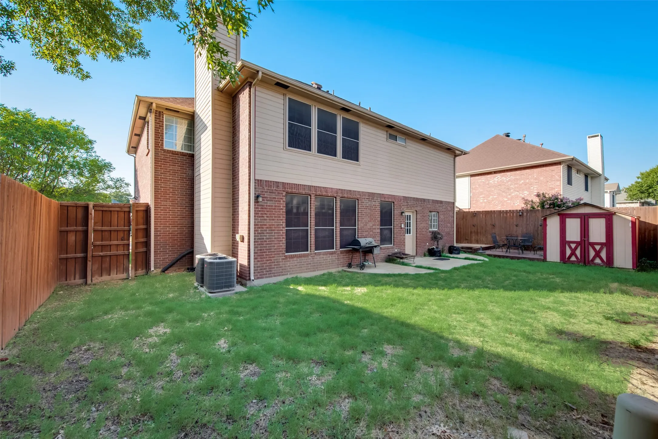 Single Family Residence For Sale in Denton County , 2007 Firewater Place, Lewisville, Texas 75067, 4 Bedroom, 3 Bathroom, 2 Garage spaces, 2,439 Sqft, built in 1991, mls#21225062, Real Estate Agent in Lewisville, Homes For Sale in Denton county, Homes For Sale in Lewisville, Realtor in Lewisville Texas, Real Estate Brokerage Independent Realty Texas, Luminita Cordes Realtor