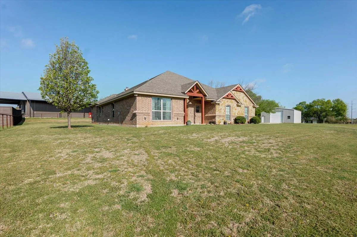 Single Family Residence For Sale in Parker County , 140 Pine Road, Poolville, Texas 76487, 3 Bedroom, 2 Bathroom, 2 Garage spaces, 2,108 Sqft, built in 2016, Preowned, mls#21223093, Real Estate Agent in Poolville, Homes For Sale in Parker county, Homes For Sale in Poolville, Realtor in Poolville Texas, Real Estate Brokerage Independent Realty Texas, Luminita Cordes Realtor