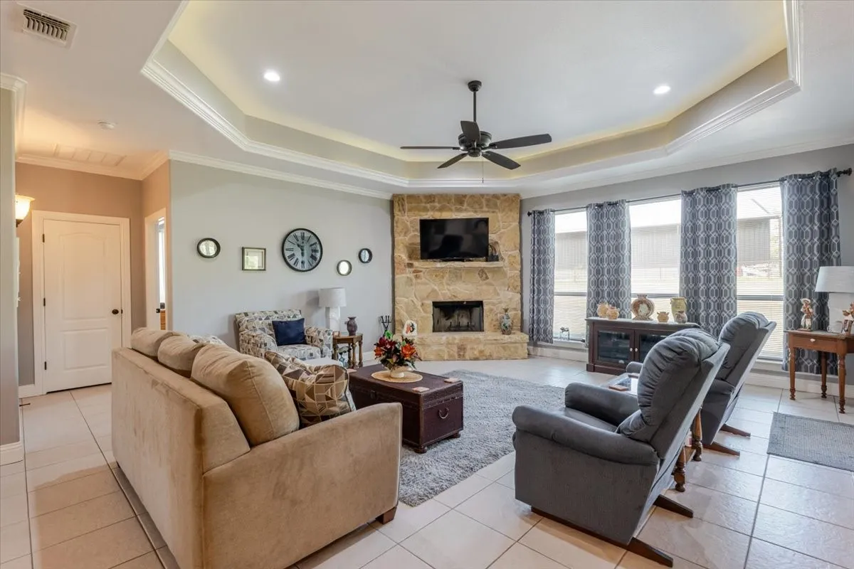 Single Family Residence For Sale in Parker County , 140 Pine Road, Poolville, Texas 76487, 3 Bedroom, 2 Bathroom, 2 Garage spaces, 2,108 Sqft, built in 2016, Preowned, mls#21223093, Real Estate Agent in Poolville, Homes For Sale in Parker county, Homes For Sale in Poolville, Realtor in Poolville Texas, Real Estate Brokerage Independent Realty Texas, Luminita Cordes Realtor