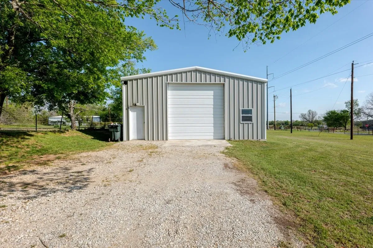 Single Family Residence For Sale in Parker County , 140 Pine Road, Poolville, Texas 76487, 3 Bedroom, 2 Bathroom, 2 Garage spaces, 2,108 Sqft, built in 2016, Preowned, mls#21223093, Real Estate Agent in Poolville, Homes For Sale in Parker county, Homes For Sale in Poolville, Realtor in Poolville Texas, Real Estate Brokerage Independent Realty Texas, Luminita Cordes Realtor