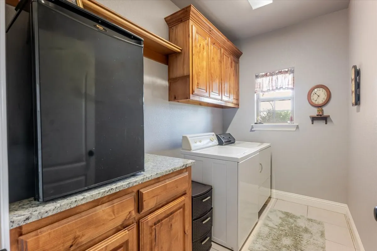 Single Family Residence For Sale in Parker County , 140 Pine Road, Poolville, Texas 76487, 3 Bedroom, 2 Bathroom, 2 Garage spaces, 2,108 Sqft, built in 2016, Preowned, mls#21223093, Real Estate Agent in Poolville, Homes For Sale in Parker county, Homes For Sale in Poolville, Realtor in Poolville Texas, Real Estate Brokerage Independent Realty Texas, Luminita Cordes Realtor