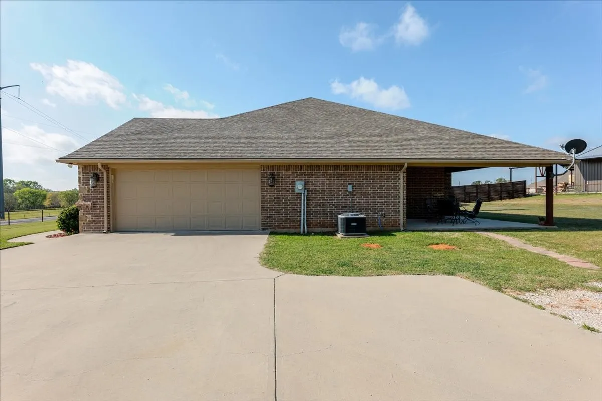 Single Family Residence For Sale in Parker County , 140 Pine Road, Poolville, Texas 76487, 3 Bedroom, 2 Bathroom, 2 Garage spaces, 2,108 Sqft, built in 2016, Preowned, mls#21223093, Real Estate Agent in Poolville, Homes For Sale in Parker county, Homes For Sale in Poolville, Realtor in Poolville Texas, Real Estate Brokerage Independent Realty Texas, Luminita Cordes Realtor