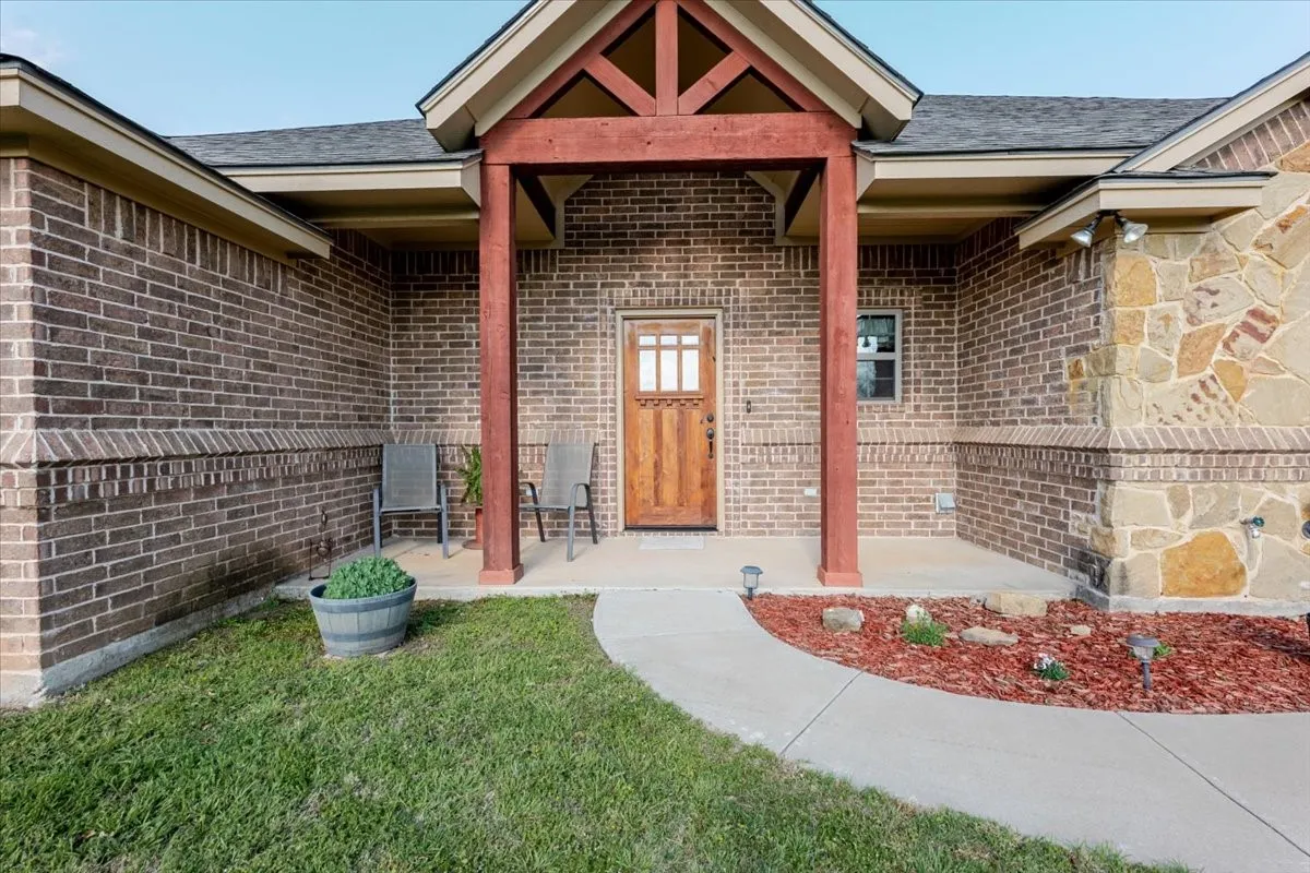 Single Family Residence For Sale in Parker County , 140 Pine Road, Poolville, Texas 76487, 3 Bedroom, 2 Bathroom, 2 Garage spaces, 2,108 Sqft, built in 2016, Preowned, mls#21223093, Real Estate Agent in Poolville, Homes For Sale in Parker county, Homes For Sale in Poolville, Realtor in Poolville Texas, Real Estate Brokerage Independent Realty Texas, Luminita Cordes Realtor
