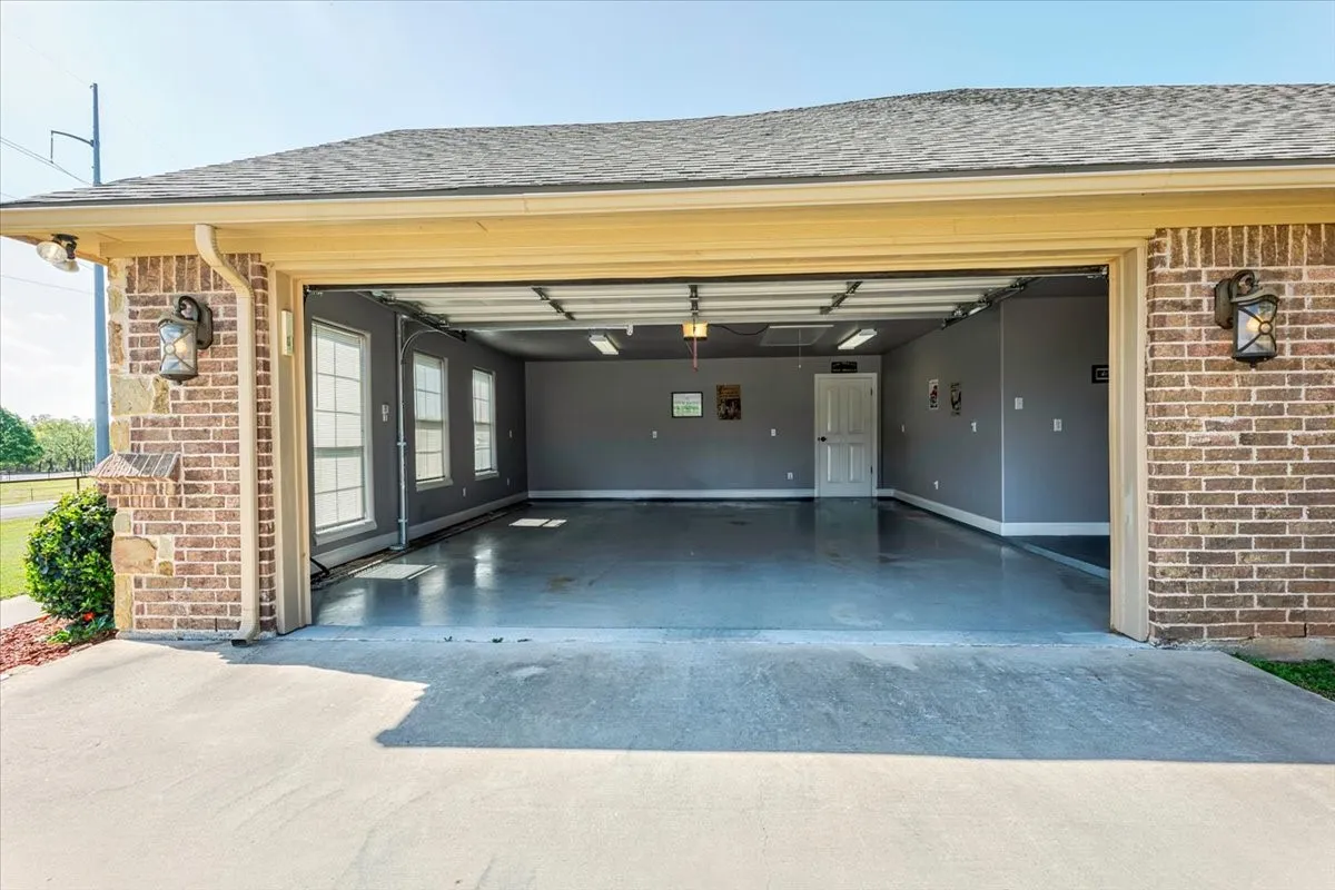 Single Family Residence For Sale in Parker County , 140 Pine Road, Poolville, Texas 76487, 3 Bedroom, 2 Bathroom, 2 Garage spaces, 2,108 Sqft, built in 2016, Preowned, mls#21223093, Real Estate Agent in Poolville, Homes For Sale in Parker county, Homes For Sale in Poolville, Realtor in Poolville Texas, Real Estate Brokerage Independent Realty Texas, Luminita Cordes Realtor