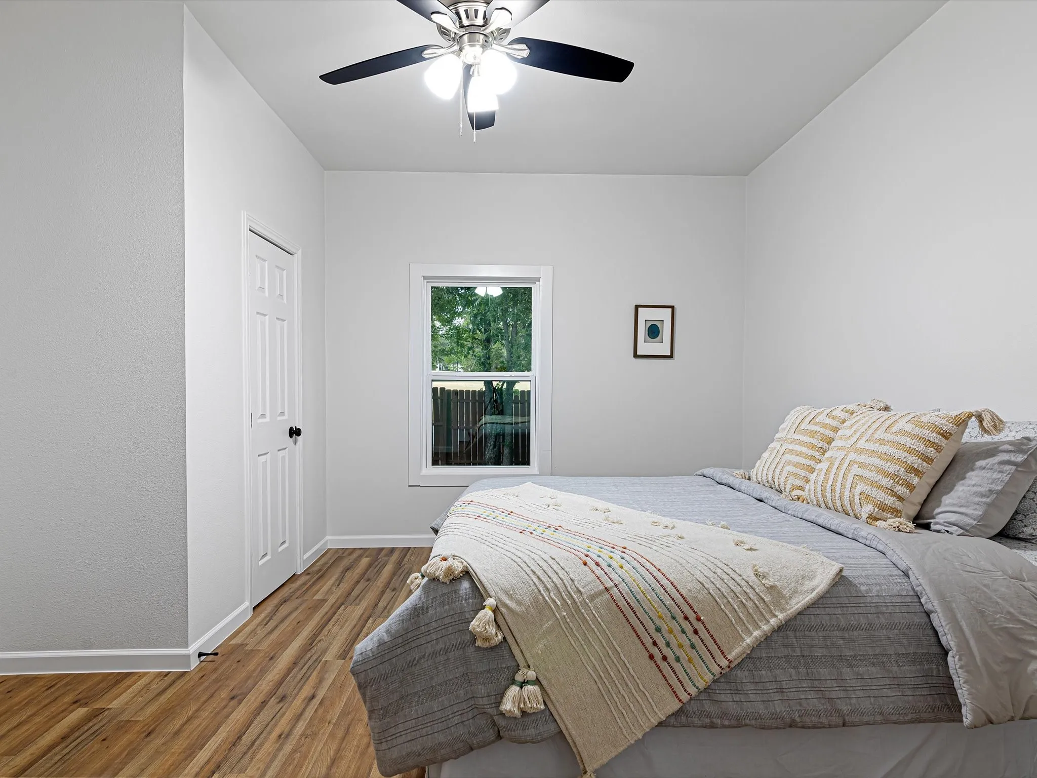 2nd bedroom off front hall