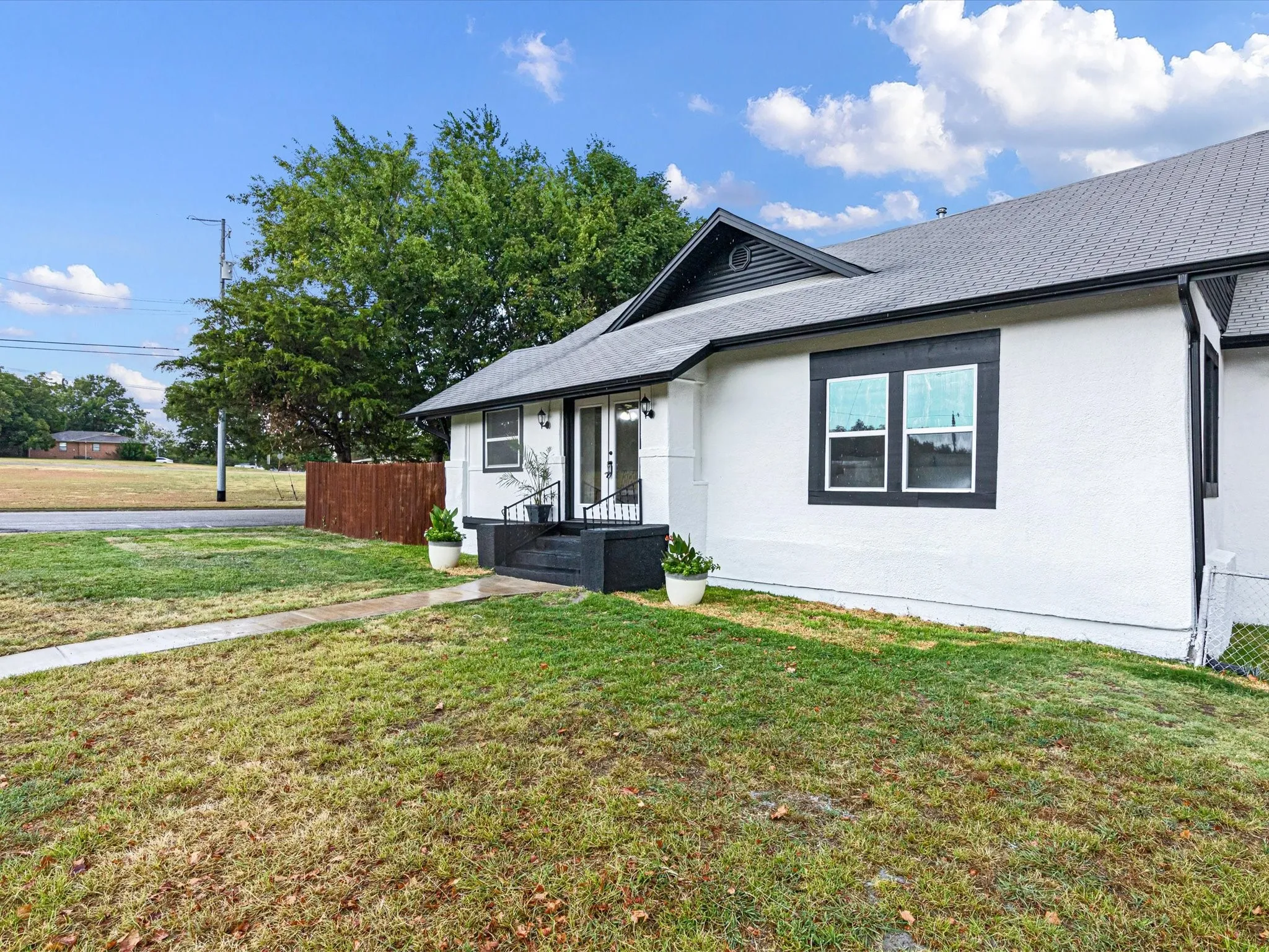 Front of house. This was before roof was replaced. Reference new roof pic.