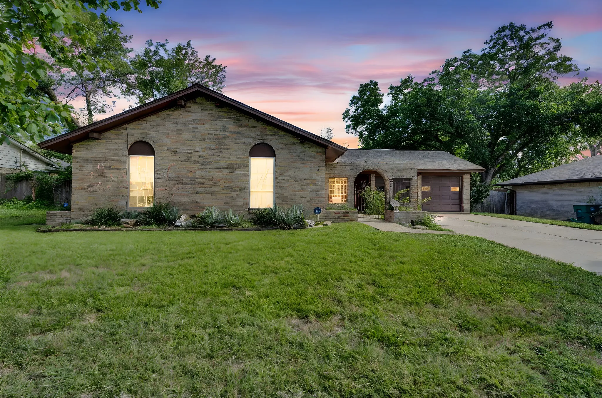 Single Family Residence For Sale in Tarrant County , 7509 Overhill Road, Fort Worth, Texas 76116, 3 Bedroom, 2 Bathroom, 2 Garage spaces, 1,534 Sqft, built in 1967, mls#21224805, Real Estate Agent in Fort Worth, Homes For Sale in Tarrant county, Homes For Sale in Fort Worth, Realtor in Fort Worth Texas, Real Estate Brokerage Independent Realty Texas, Luminita Cordes Realtor