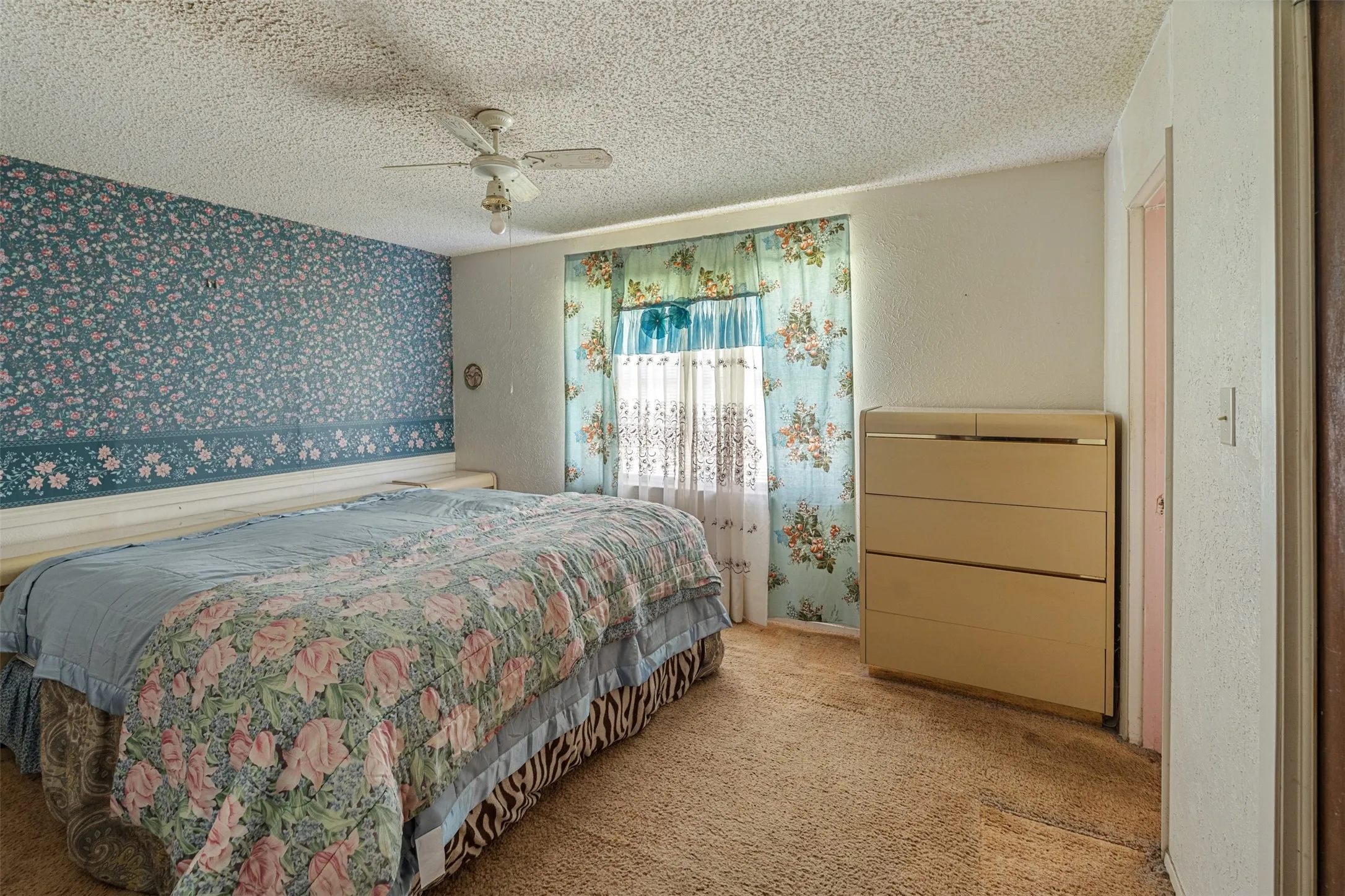Single Family Residence For Sale in Van Zandt County , 2888 Vz County Road 2708, Mabank, Texas 75147, 3 Bedroom, 2 Bathroom, Garage spaces, 1,900 Sqft, built in 1976, mls#21226125, Real Estate Agent in Mabank, Homes For Sale in Van Zandt county, Homes For Sale in Mabank, Realtor in Mabank Texas, Real Estate Brokerage Independent Realty Texas, Luminita Cordes Realtor
