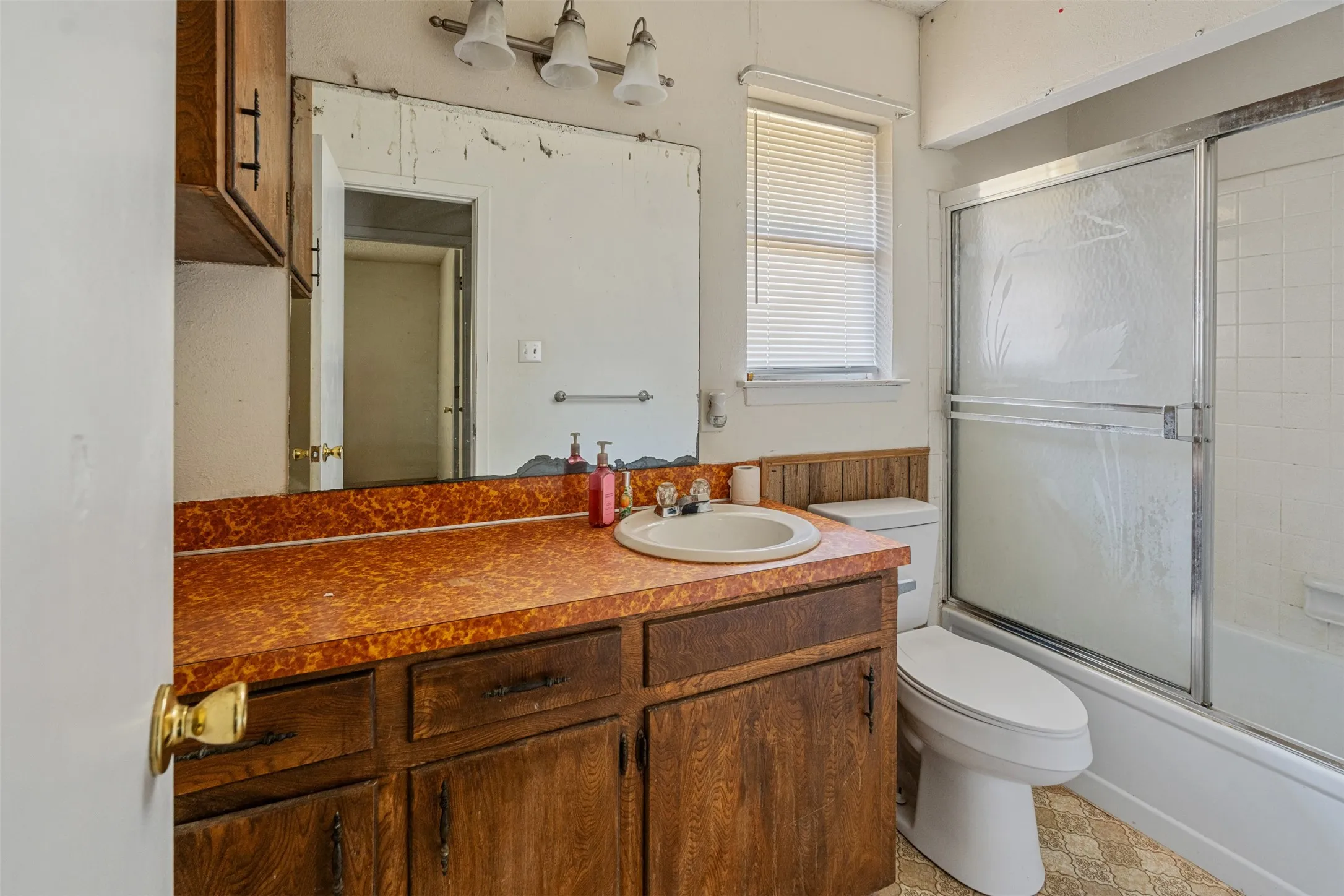 Single Family Residence For Sale in Van Zandt County , 2888 Vz County Road 2708, Mabank, Texas 75147, 3 Bedroom, 2 Bathroom, Garage spaces, 1,900 Sqft, built in 1976, mls#21226125, Real Estate Agent in Mabank, Homes For Sale in Van Zandt county, Homes For Sale in Mabank, Realtor in Mabank Texas, Real Estate Brokerage Independent Realty Texas, Luminita Cordes Realtor