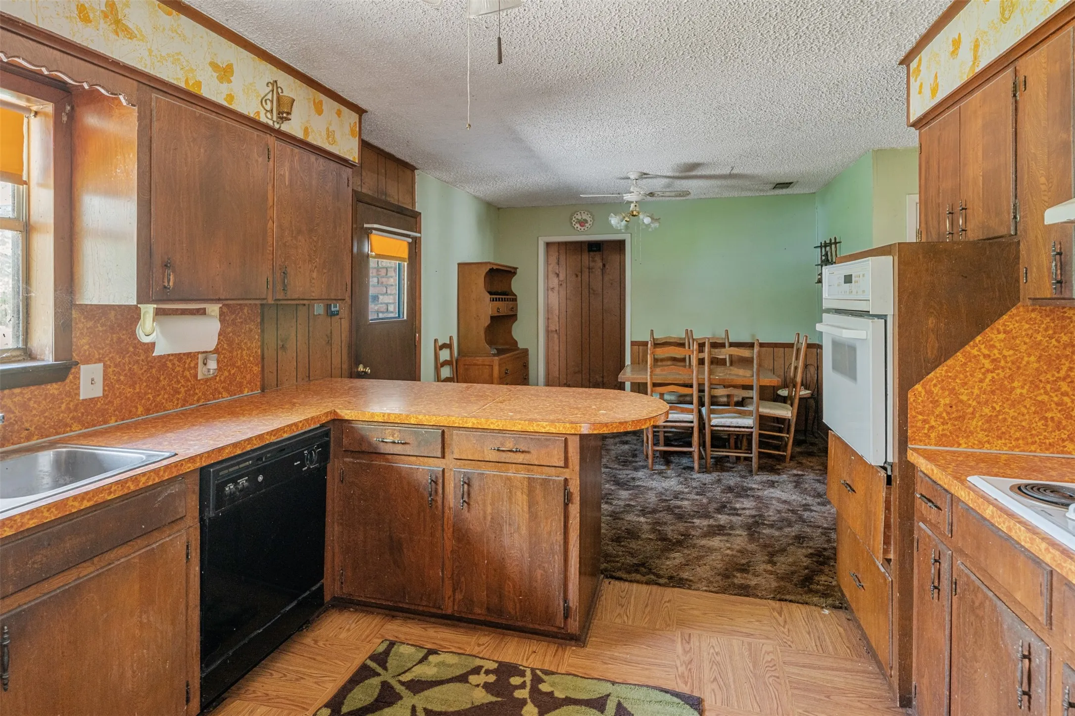 Single Family Residence For Sale in Van Zandt County , 2888 Vz County Road 2708, Mabank, Texas 75147, 3 Bedroom, 2 Bathroom, Garage spaces, 1,900 Sqft, built in 1976, mls#21226125, Real Estate Agent in Mabank, Homes For Sale in Van Zandt county, Homes For Sale in Mabank, Realtor in Mabank Texas, Real Estate Brokerage Independent Realty Texas, Luminita Cordes Realtor