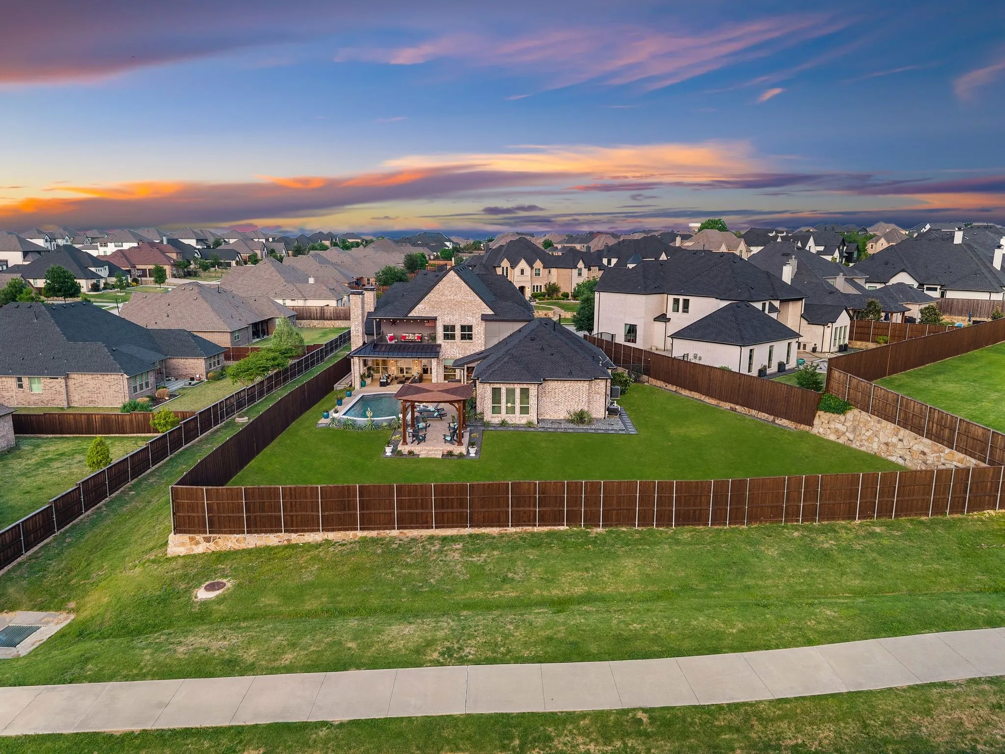 Single Family Residence For Sale in Collin County , 1521 Latigo Court, Prosper, Texas 75078, 5 Bedroom, 6 Bathroom, 3 Garage spaces, 4,888 Sqft, built in 2017, Preowned, mls#21223639, Real Estate Agent in Prosper, Homes For Sale in Collin county, Homes For Sale in Prosper, Realtor in Prosper Texas, Real Estate Brokerage Independent Realty Texas, Luminita Cordes Realtor