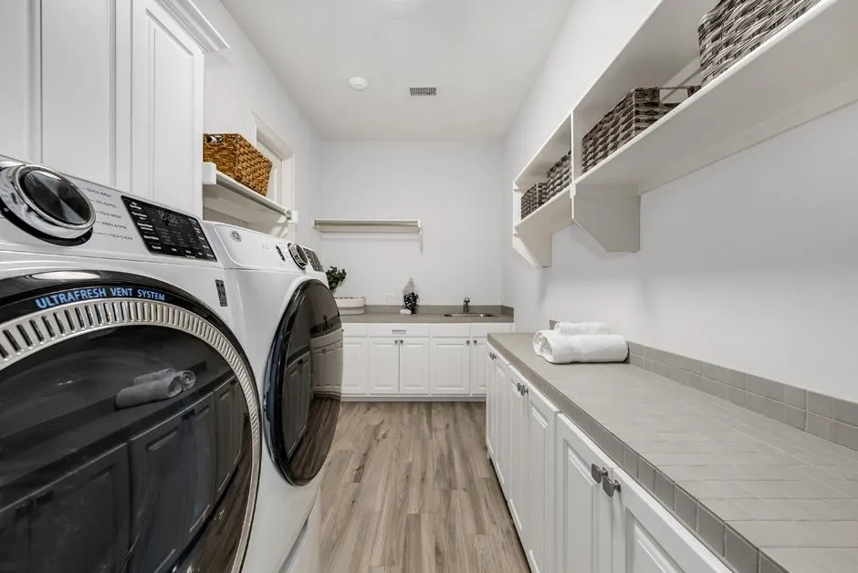 Single Family Residence For Sale in Collin County , 1521 Latigo Court, Prosper, Texas 75078, 5 Bedroom, 6 Bathroom, 3 Garage spaces, 4,888 Sqft, built in 2017, Preowned, mls#21223639, Real Estate Agent in Prosper, Homes For Sale in Collin county, Homes For Sale in Prosper, Realtor in Prosper Texas, Real Estate Brokerage Independent Realty Texas, Luminita Cordes Realtor