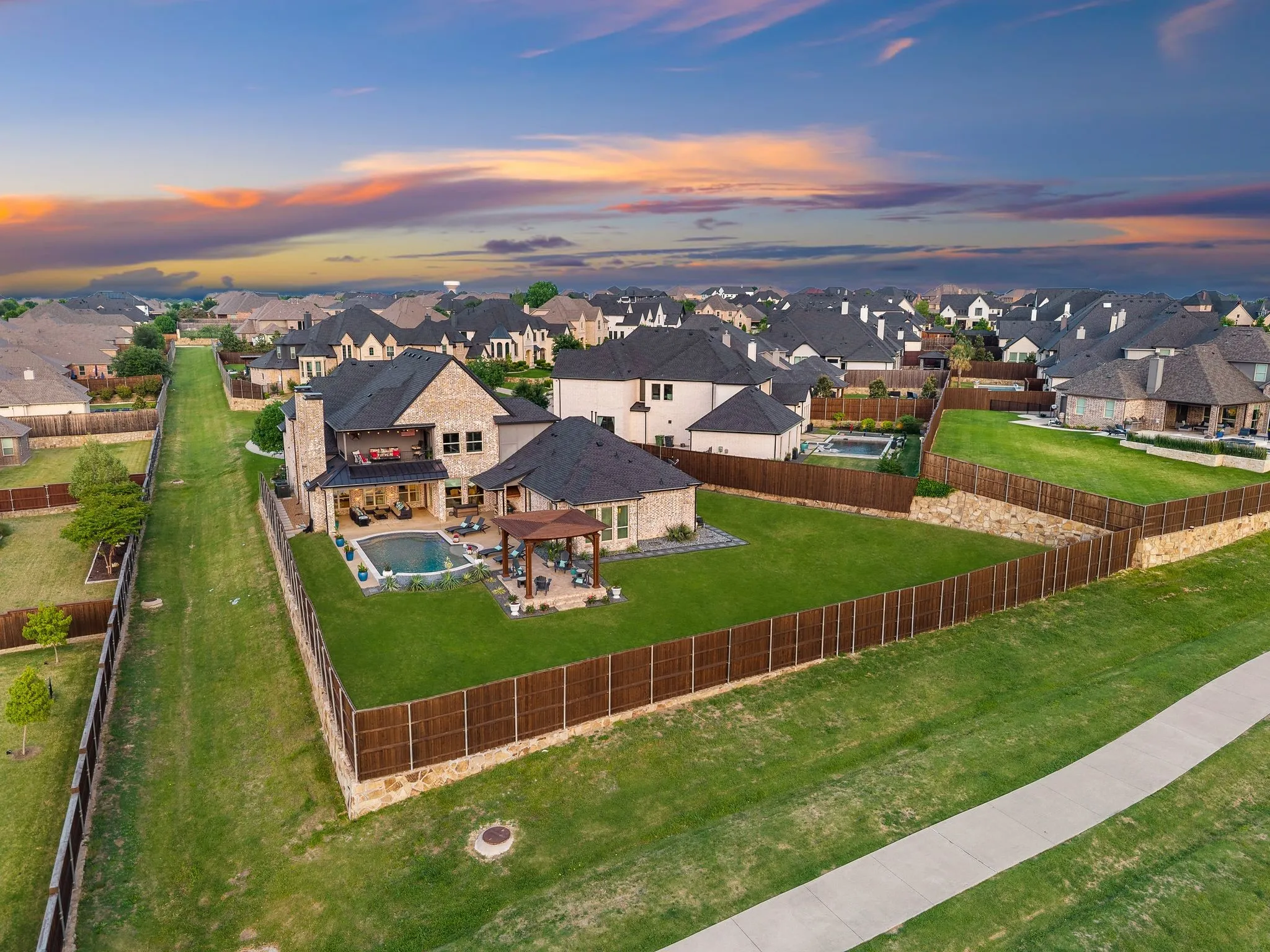 Single Family Residence For Sale in Collin County , 1521 Latigo Court, Prosper, Texas 75078, 5 Bedroom, 6 Bathroom, 3 Garage spaces, 4,888 Sqft, built in 2017, Preowned, mls#21223639, Real Estate Agent in Prosper, Homes For Sale in Collin county, Homes For Sale in Prosper, Realtor in Prosper Texas, Real Estate Brokerage Independent Realty Texas, Luminita Cordes Realtor