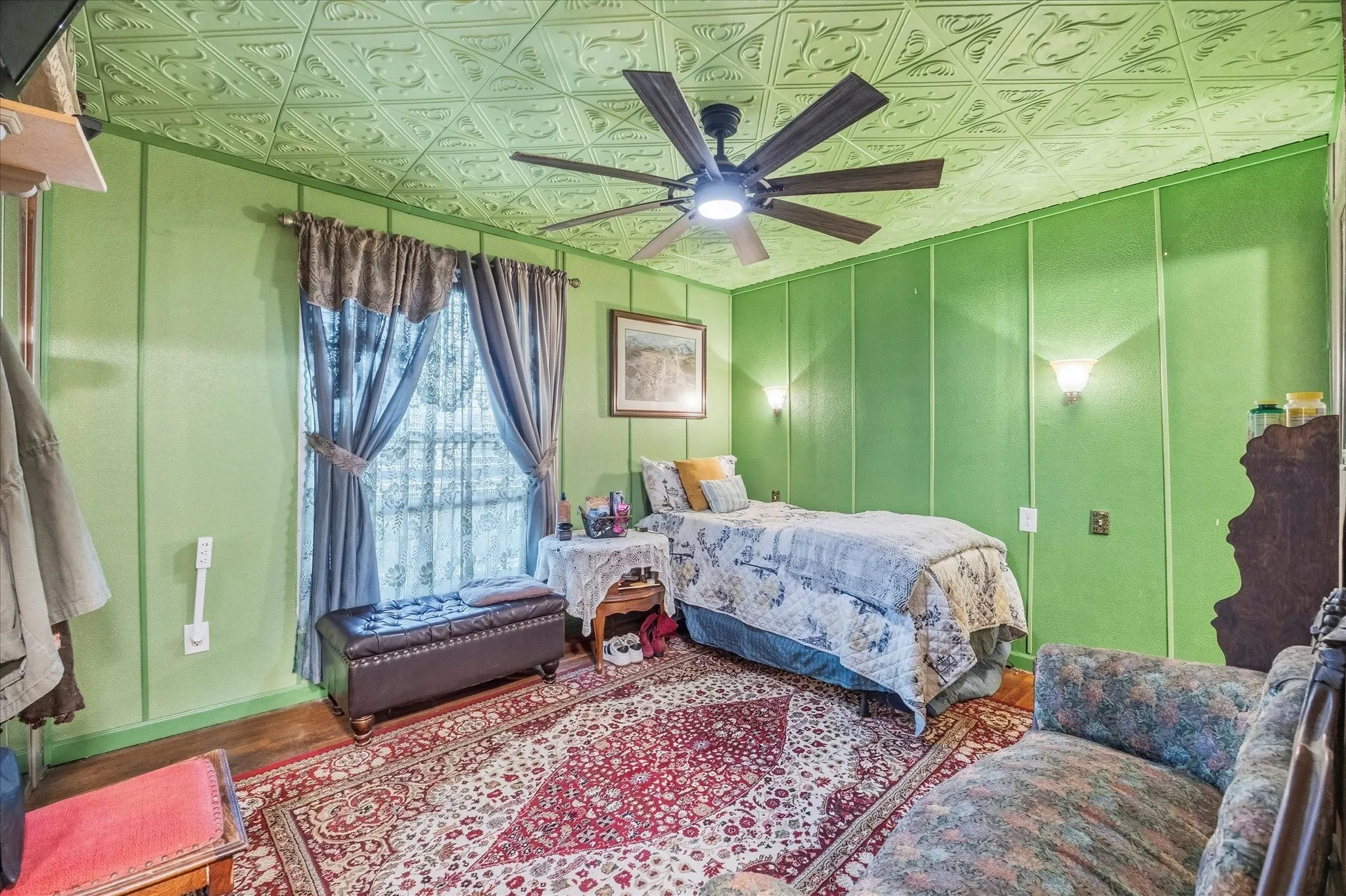 Auxiliary bedroom
