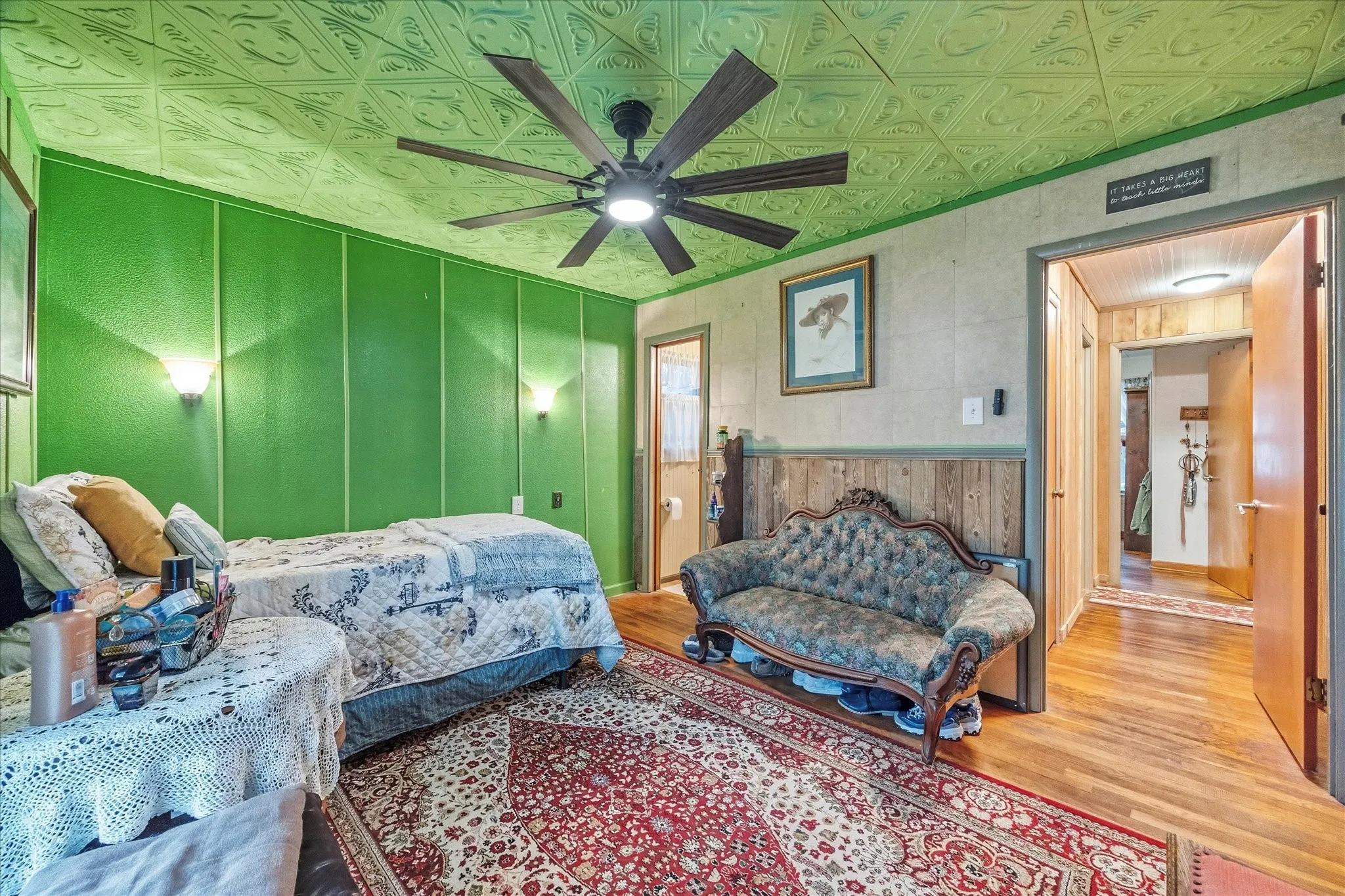 Auxiliary bedroom includes sitting area