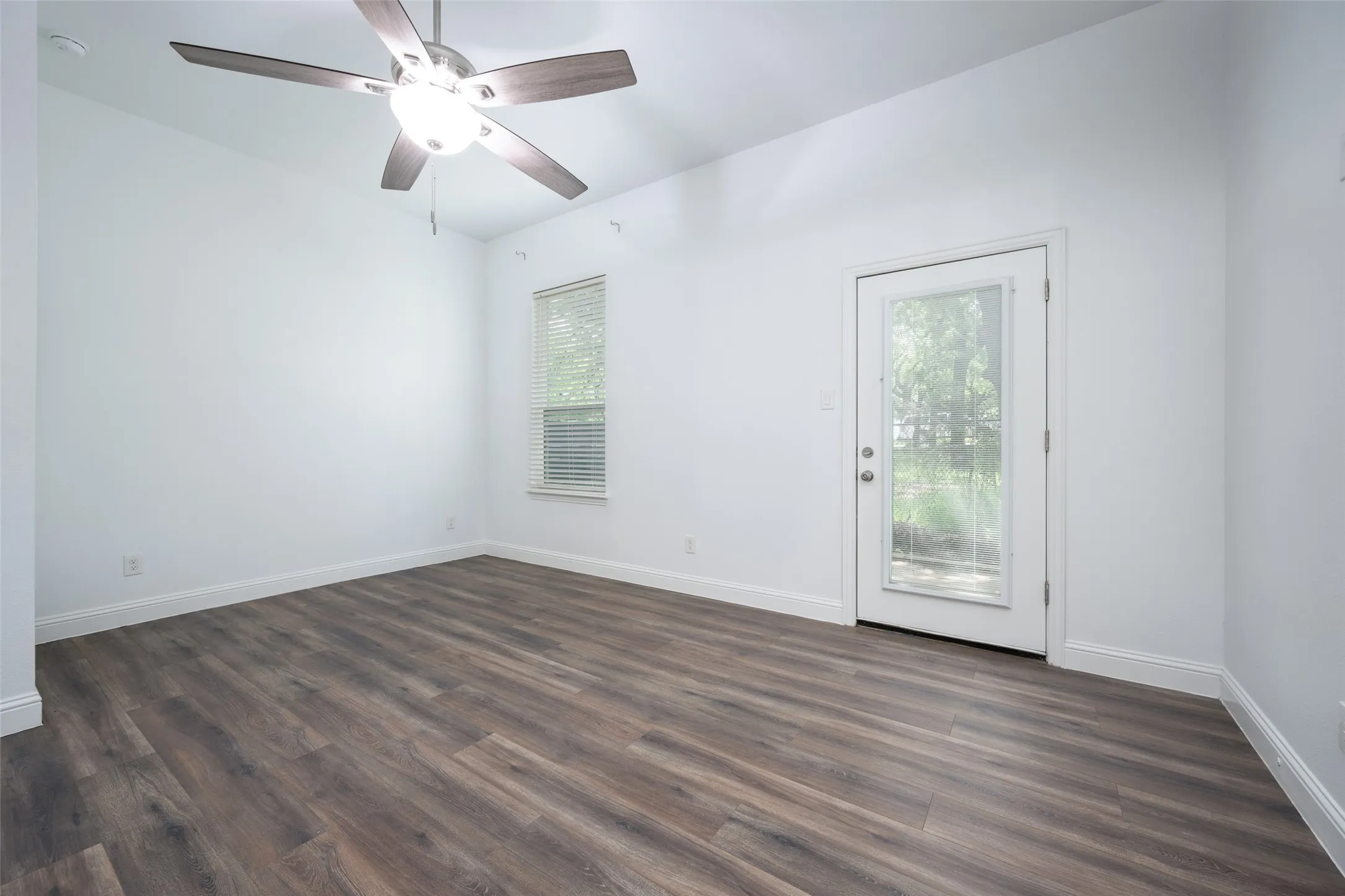 Single Family Residence For Sale in Denton County , 9108 Shoshone Trail, Flower Mound, Texas 75022, 3 Bedroom, 3 Bathroom, 2 Garage spaces, 2,270 Sqft, built in 1969, Preowned, mls#21226471, Real Estate Agent in Flower Mound, Homes For Sale in Denton county, Homes For Sale in Flower Mound, Realtor in Flower Mound Texas, Real Estate Brokerage Independent Realty Texas, Luminita Cordes Realtor