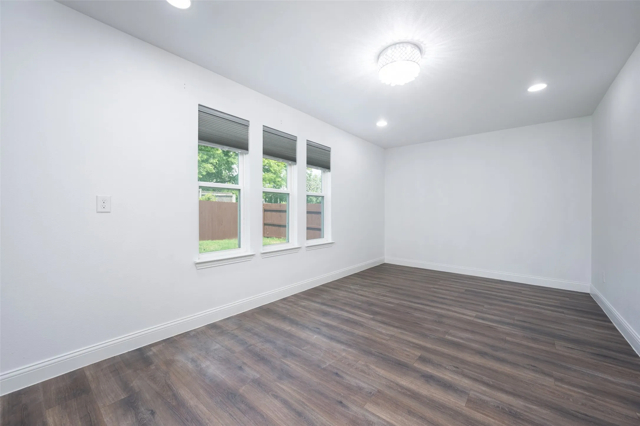 Single Family Residence For Sale in Denton County , 9108 Shoshone Trail, Flower Mound, Texas 75022, 3 Bedroom, 3 Bathroom, 2 Garage spaces, 2,270 Sqft, built in 1969, Preowned, mls#21226471, Real Estate Agent in Flower Mound, Homes For Sale in Denton county, Homes For Sale in Flower Mound, Realtor in Flower Mound Texas, Real Estate Brokerage Independent Realty Texas, Luminita Cordes Realtor