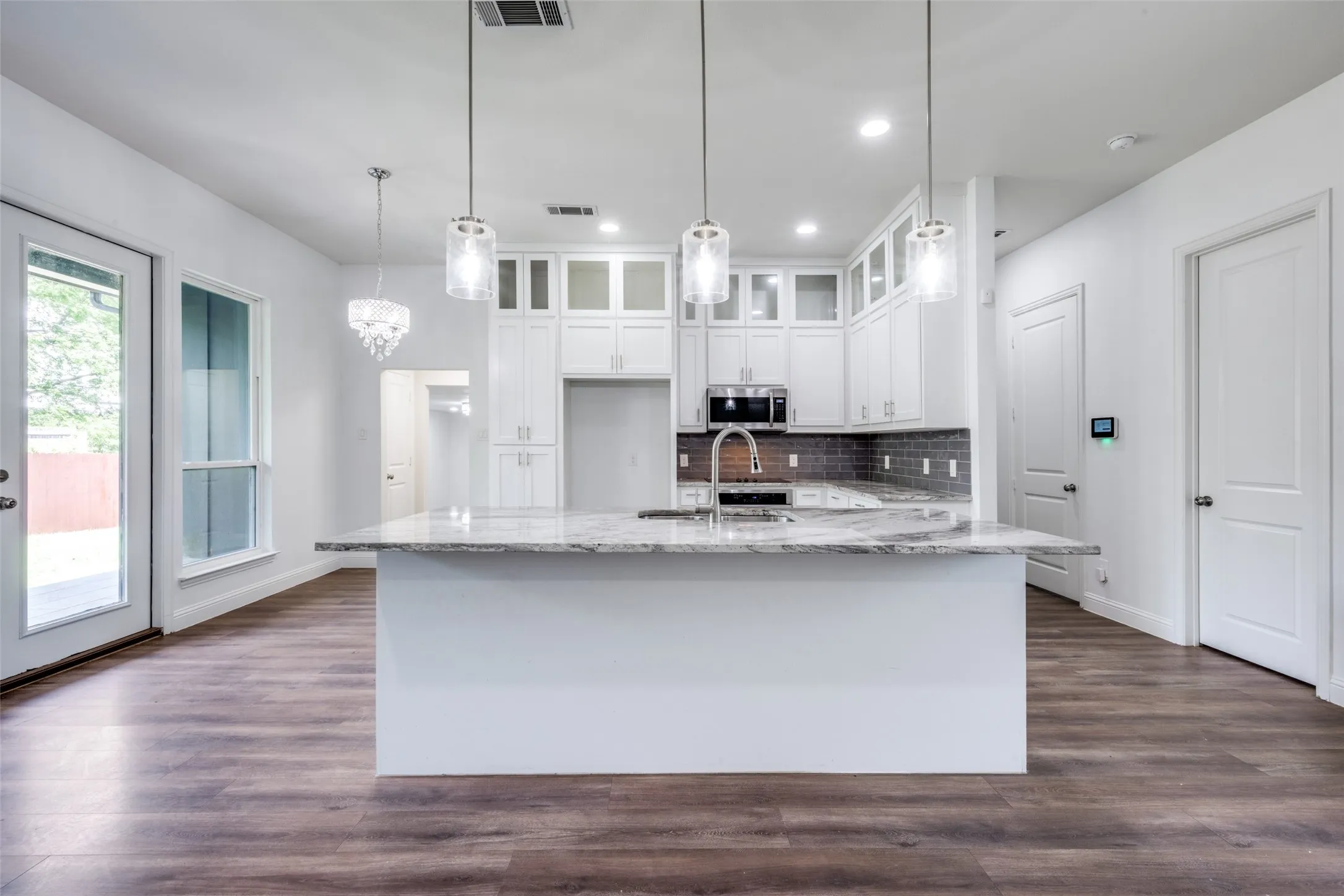Single Family Residence For Sale in Denton County , 9108 Shoshone Trail, Flower Mound, Texas 75022, 3 Bedroom, 3 Bathroom, 2 Garage spaces, 2,270 Sqft, built in 1969, Preowned, mls#21226471, Real Estate Agent in Flower Mound, Homes For Sale in Denton county, Homes For Sale in Flower Mound, Realtor in Flower Mound Texas, Real Estate Brokerage Independent Realty Texas, Luminita Cordes Realtor