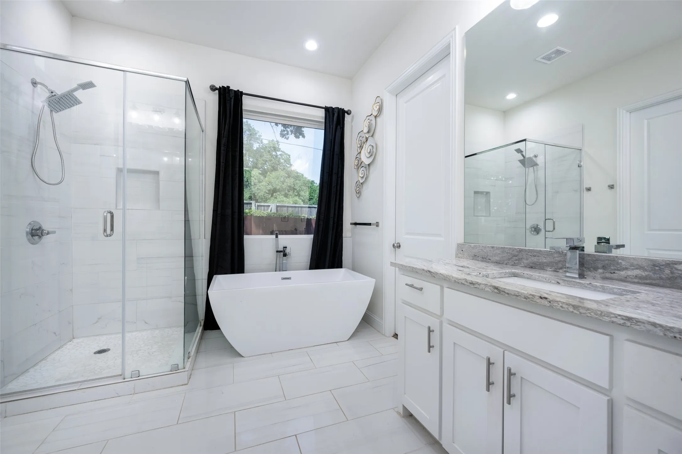 Single Family Residence For Sale in Denton County , 9108 Shoshone Trail, Flower Mound, Texas 75022, 3 Bedroom, 3 Bathroom, 2 Garage spaces, 2,270 Sqft, built in 1969, Preowned, mls#21226471, Real Estate Agent in Flower Mound, Homes For Sale in Denton county, Homes For Sale in Flower Mound, Realtor in Flower Mound Texas, Real Estate Brokerage Independent Realty Texas, Luminita Cordes Realtor
