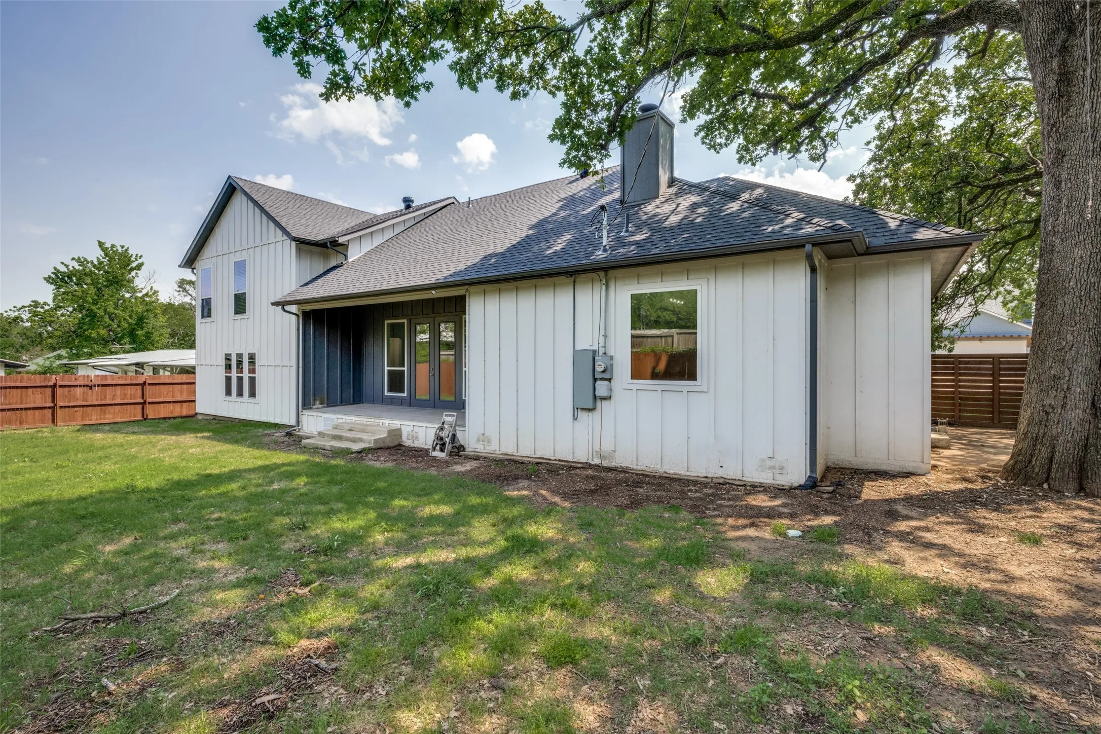 Single Family Residence For Sale in Denton County , 9108 Shoshone Trail, Flower Mound, Texas 75022, 3 Bedroom, 3 Bathroom, 2 Garage spaces, 2,270 Sqft, built in 1969, Preowned, mls#21226471, Real Estate Agent in Flower Mound, Homes For Sale in Denton county, Homes For Sale in Flower Mound, Realtor in Flower Mound Texas, Real Estate Brokerage Independent Realty Texas, Luminita Cordes Realtor