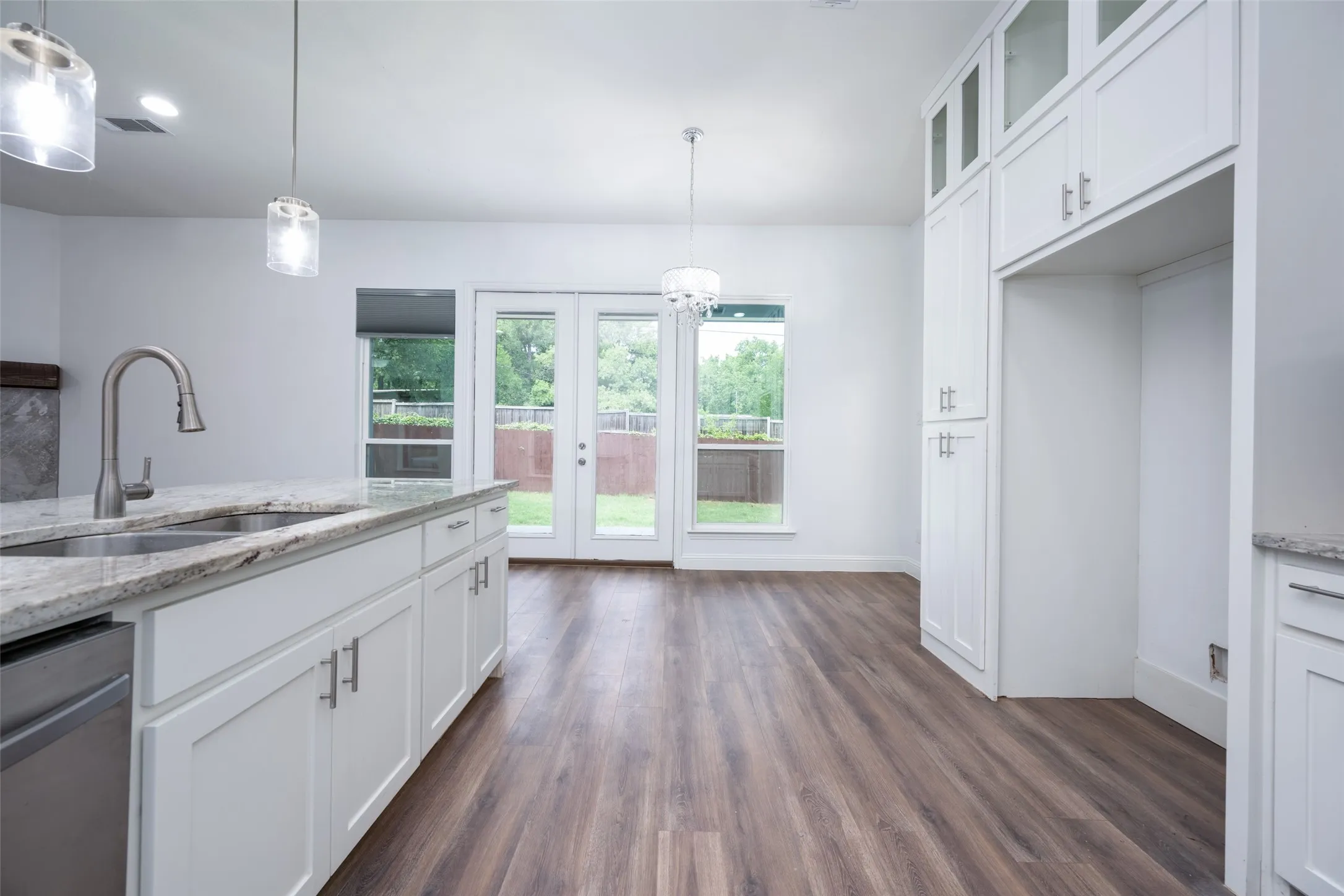 Single Family Residence For Sale in Denton County , 9108 Shoshone Trail, Flower Mound, Texas 75022, 3 Bedroom, 3 Bathroom, 2 Garage spaces, 2,270 Sqft, built in 1969, Preowned, mls#21226471, Real Estate Agent in Flower Mound, Homes For Sale in Denton county, Homes For Sale in Flower Mound, Realtor in Flower Mound Texas, Real Estate Brokerage Independent Realty Texas, Luminita Cordes Realtor
