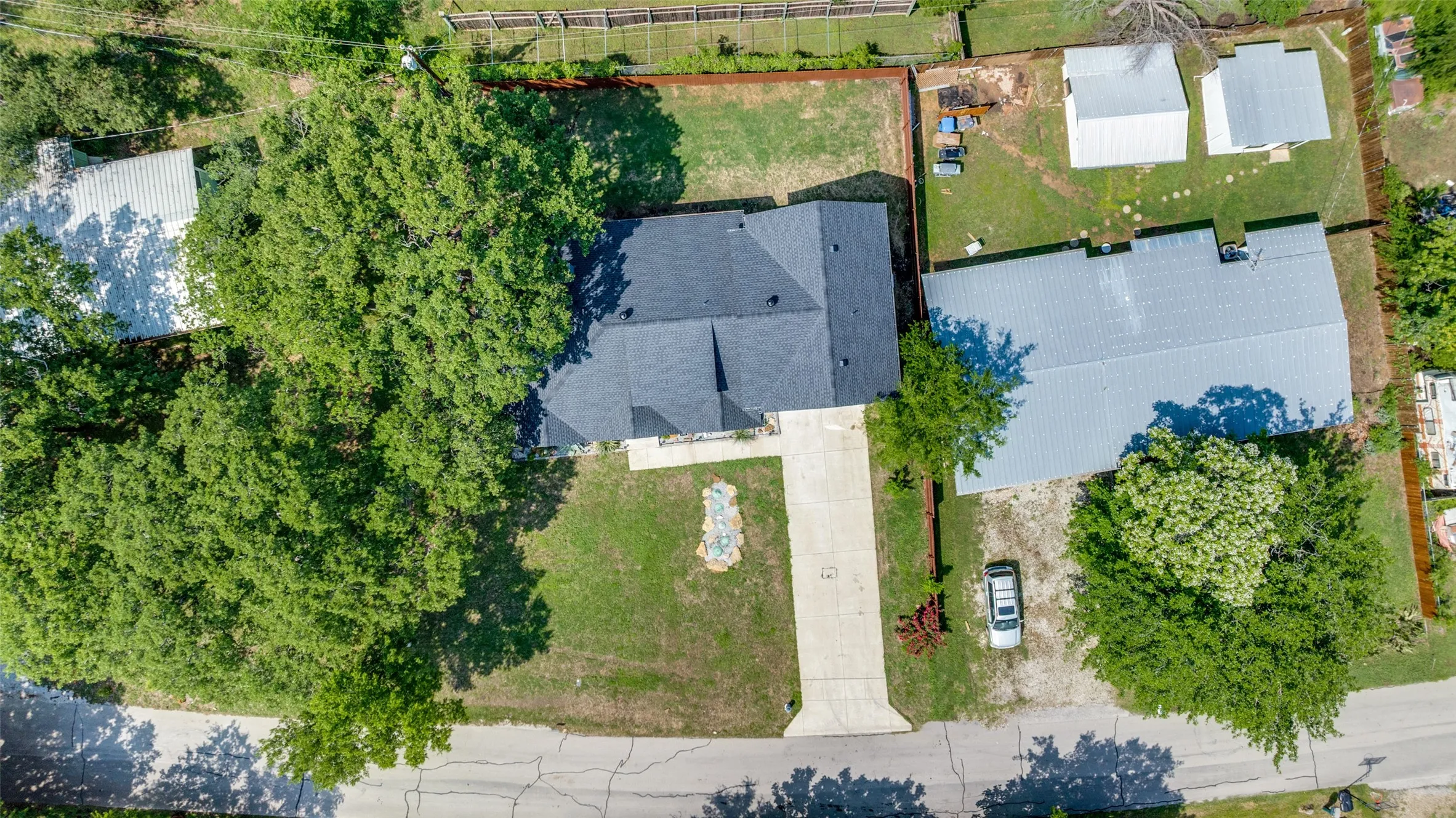 Single Family Residence For Sale in Denton County , 9108 Shoshone Trail, Flower Mound, Texas 75022, 3 Bedroom, 3 Bathroom, 2 Garage spaces, 2,270 Sqft, built in 1969, Preowned, mls#21226471, Real Estate Agent in Flower Mound, Homes For Sale in Denton county, Homes For Sale in Flower Mound, Realtor in Flower Mound Texas, Real Estate Brokerage Independent Realty Texas, Luminita Cordes Realtor