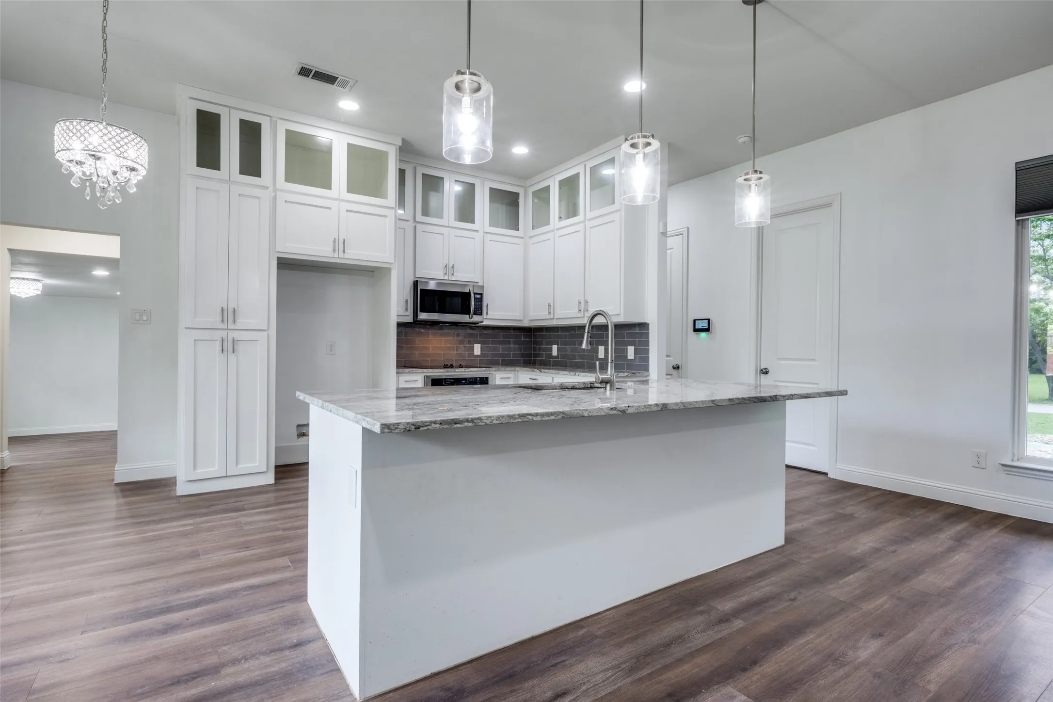Single Family Residence For Sale in Denton County , 9108 Shoshone Trail, Flower Mound, Texas 75022, 3 Bedroom, 3 Bathroom, 2 Garage spaces, 2,270 Sqft, built in 1969, Preowned, mls#21226471, Real Estate Agent in Flower Mound, Homes For Sale in Denton county, Homes For Sale in Flower Mound, Realtor in Flower Mound Texas, Real Estate Brokerage Independent Realty Texas, Luminita Cordes Realtor