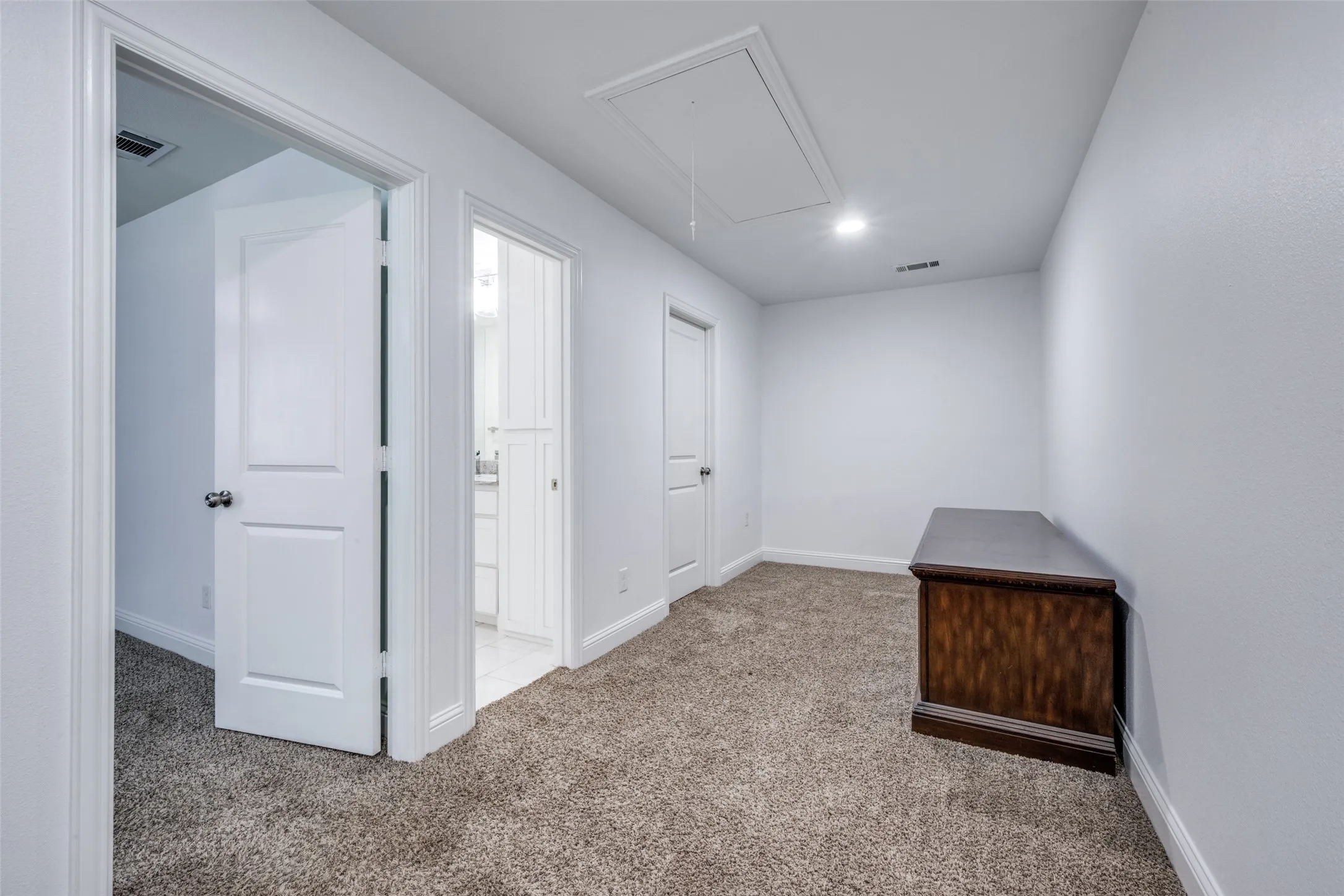 Single Family Residence For Sale in Denton County , 9108 Shoshone Trail, Flower Mound, Texas 75022, 3 Bedroom, 3 Bathroom, 2 Garage spaces, 2,270 Sqft, built in 1969, Preowned, mls#21226471, Real Estate Agent in Flower Mound, Homes For Sale in Denton county, Homes For Sale in Flower Mound, Realtor in Flower Mound Texas, Real Estate Brokerage Independent Realty Texas, Luminita Cordes Realtor